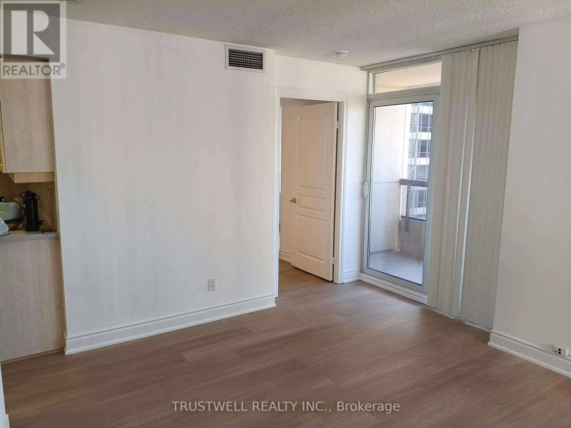 #1618 15 NORTHTOWN WAY - Image 3