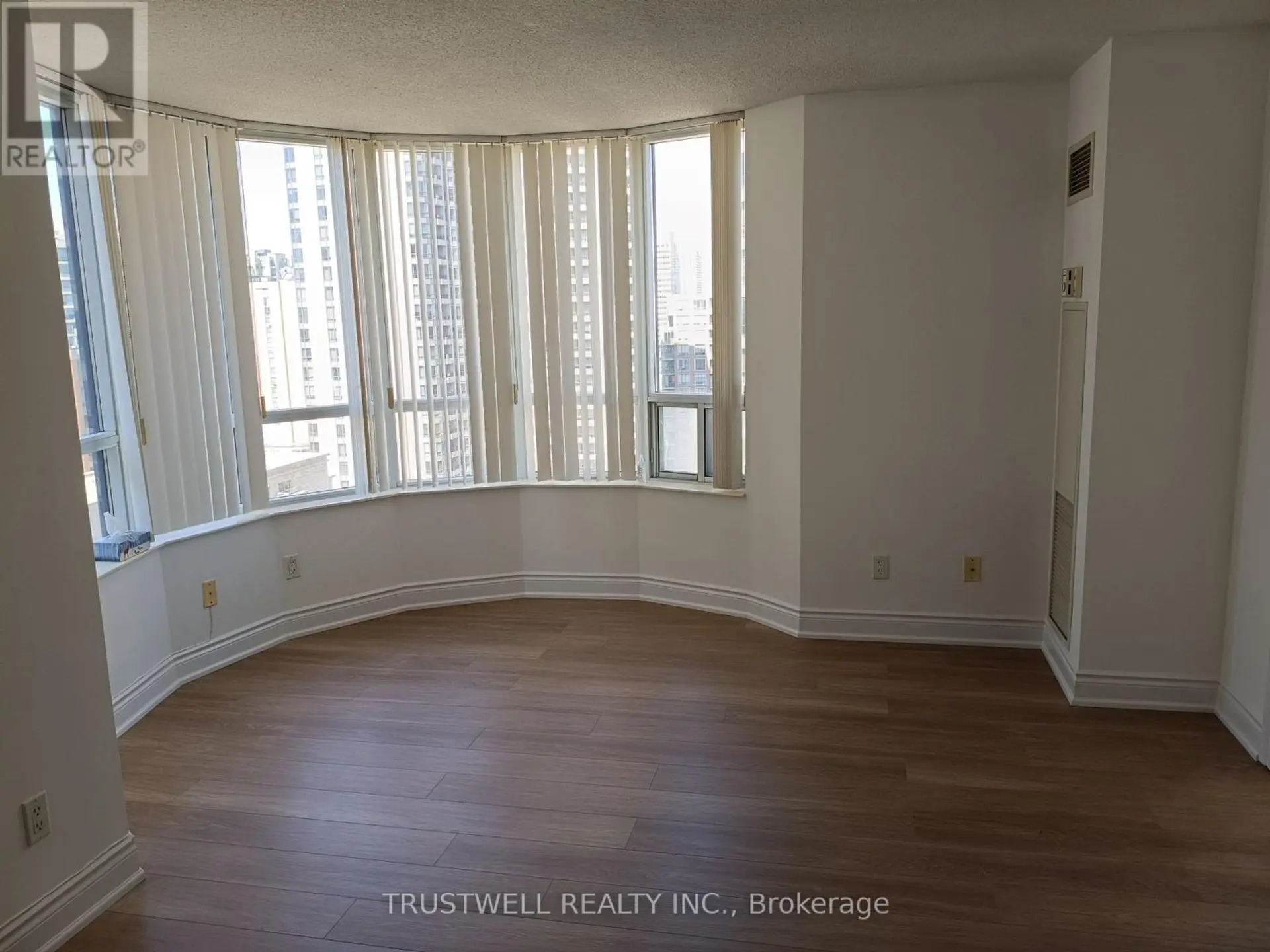 #1618 15 NORTHTOWN WAY - Image 4