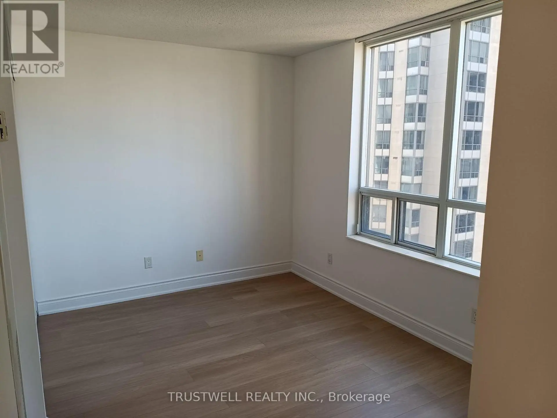 #1618 15 NORTHTOWN WAY - Image 6