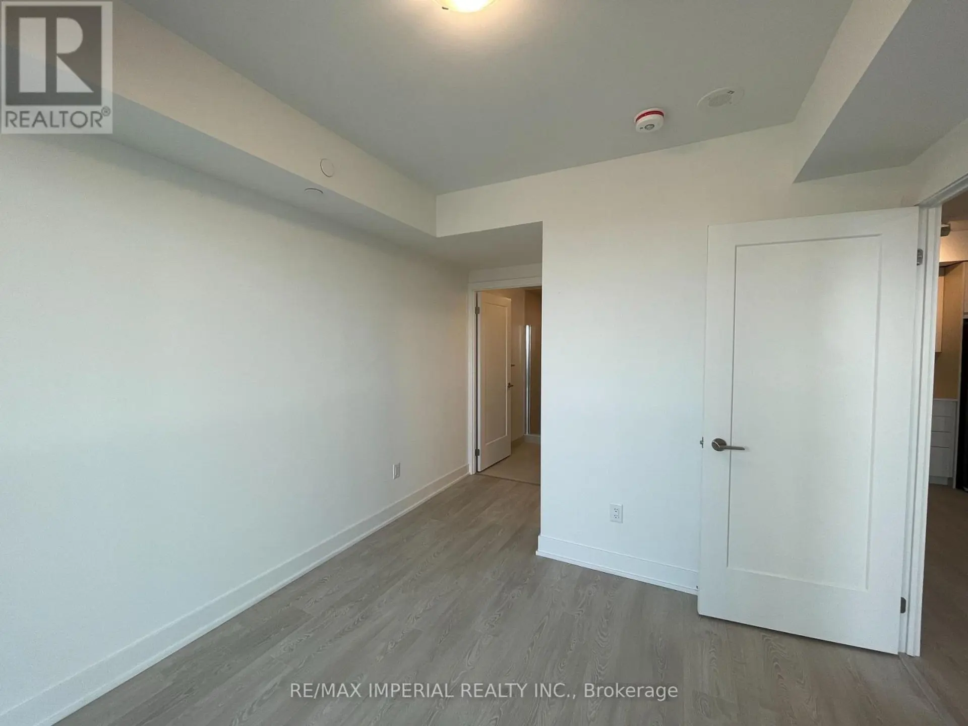 #808 2545 SIMCOE STREET N - Image 10