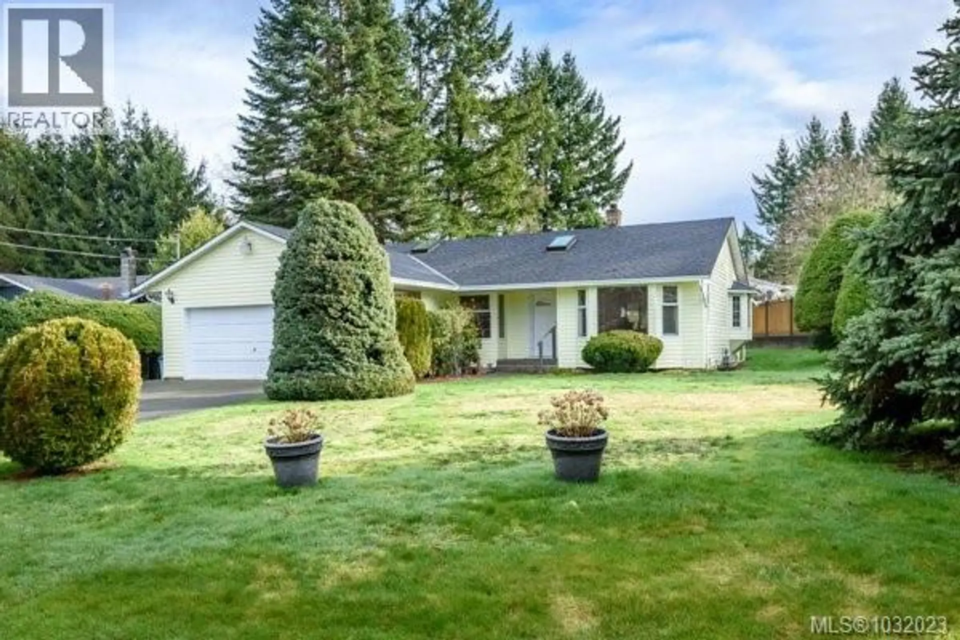 Property at 4994 Adrian Rd, Courtenay, BC