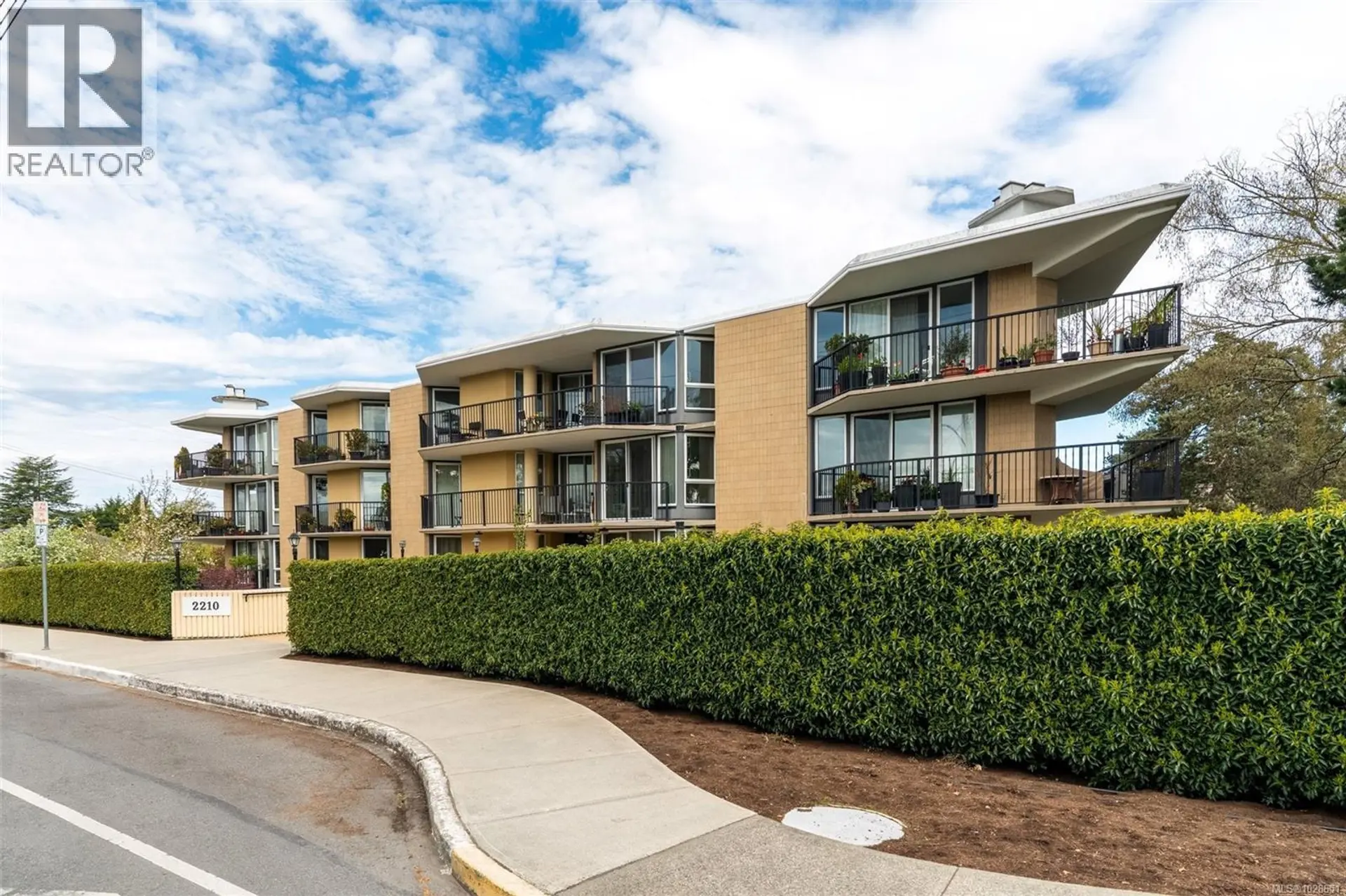Property at #401 2210 Cadboro Bay Rd, Oak Bay, BC