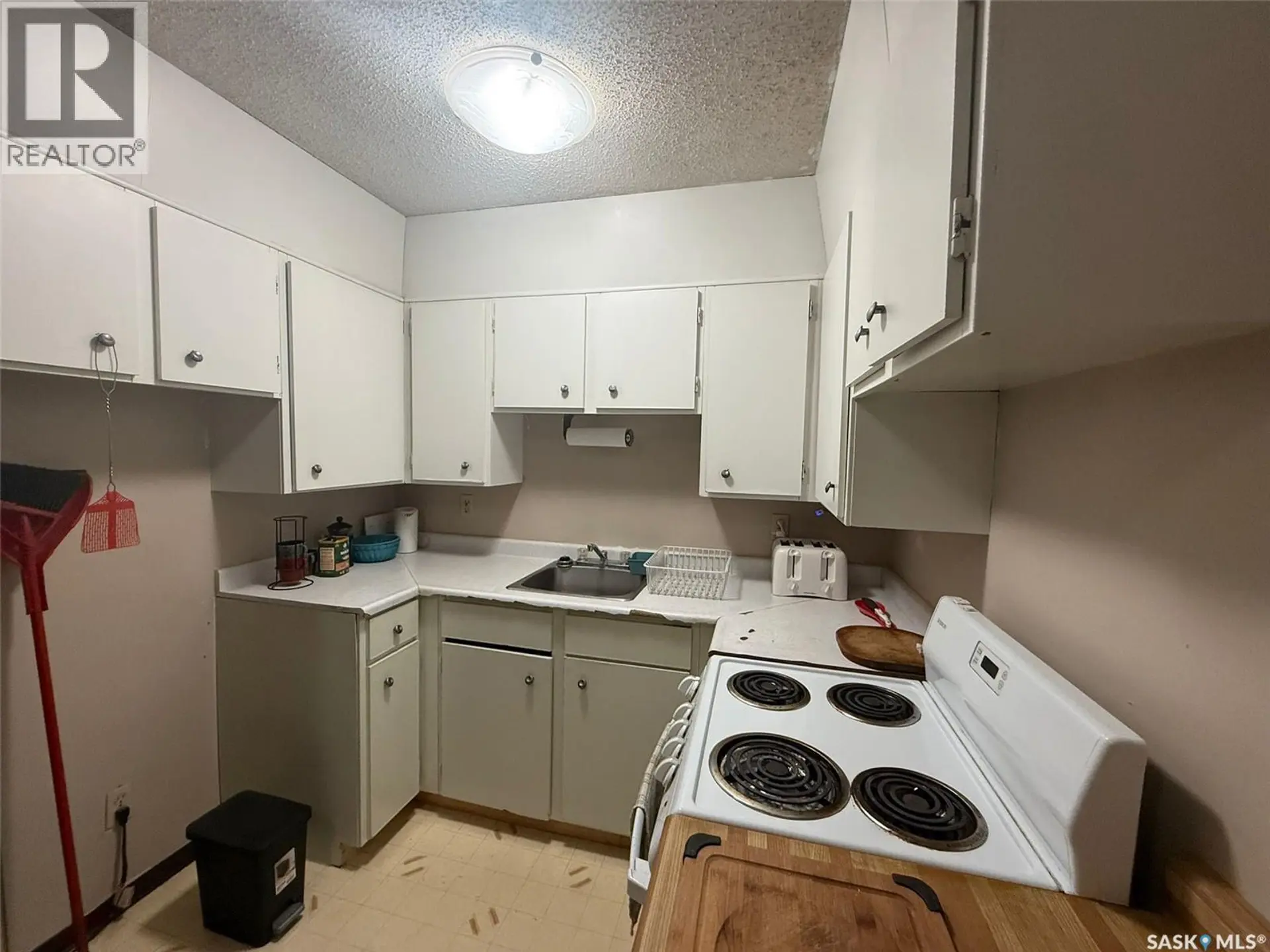 #209 15 BARR STREET - Image 5