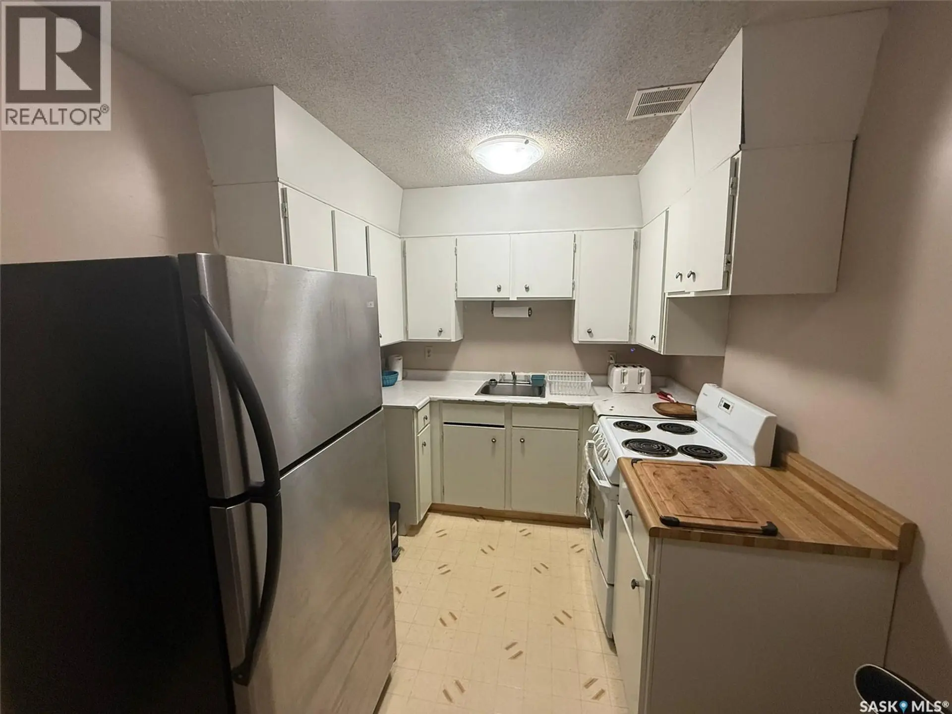 #209 15 BARR STREET - Image 6