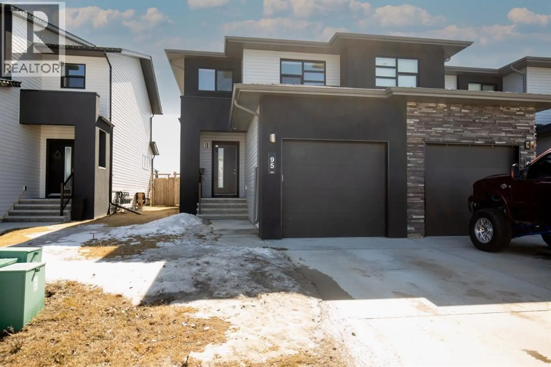 95 PALMER CIRCLE - Image 1