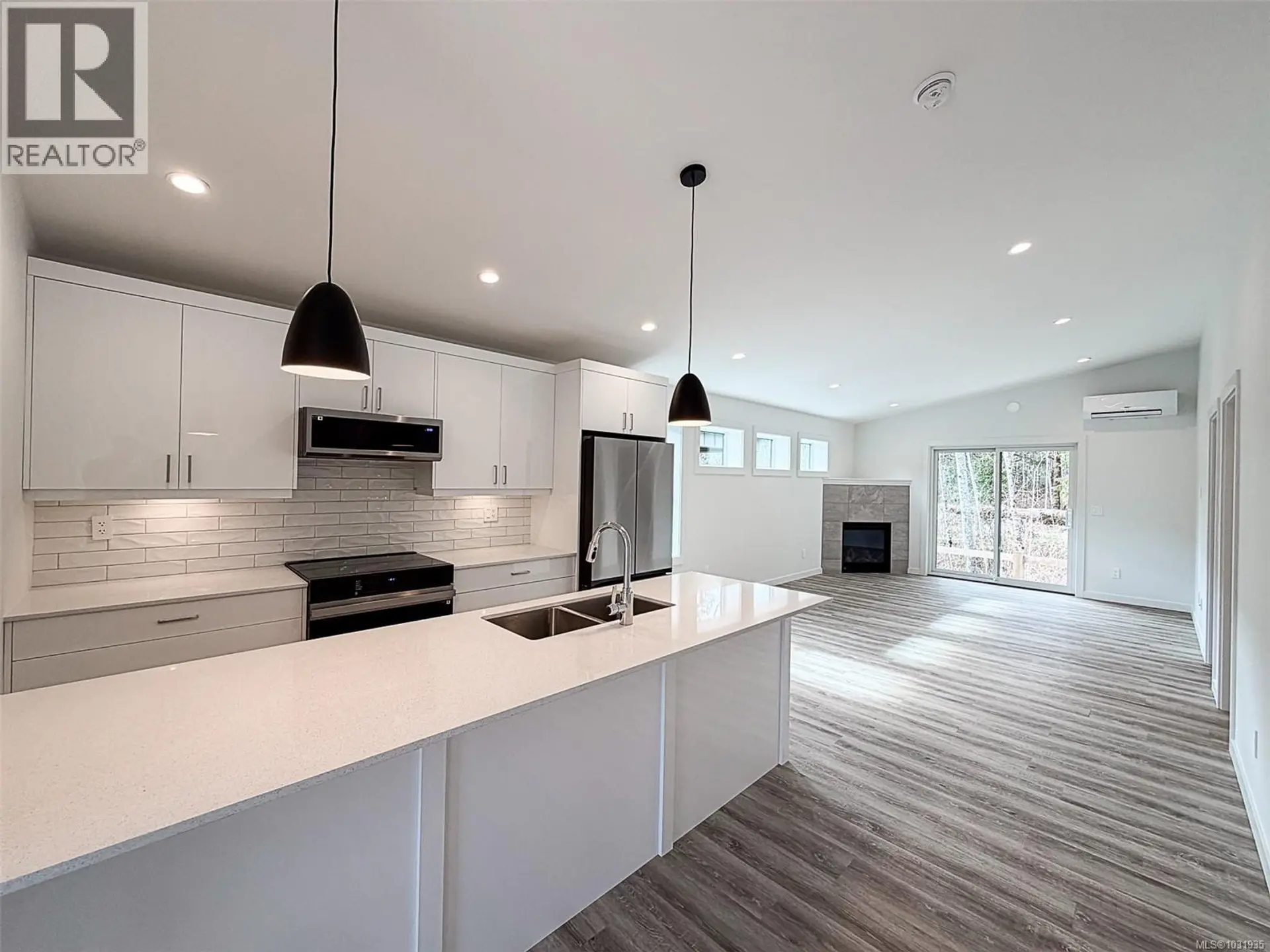 #35 3025 ROYSTON RD - Image 5