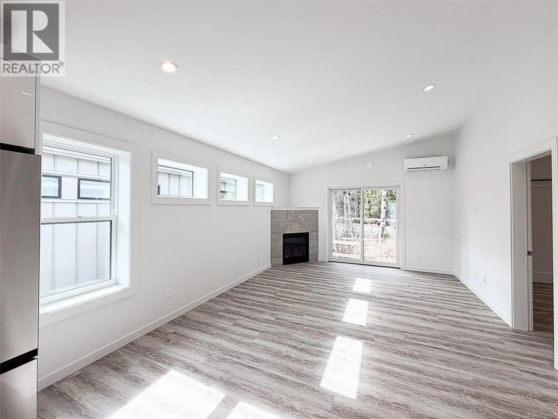 #35 3025 ROYSTON RD - Image 7