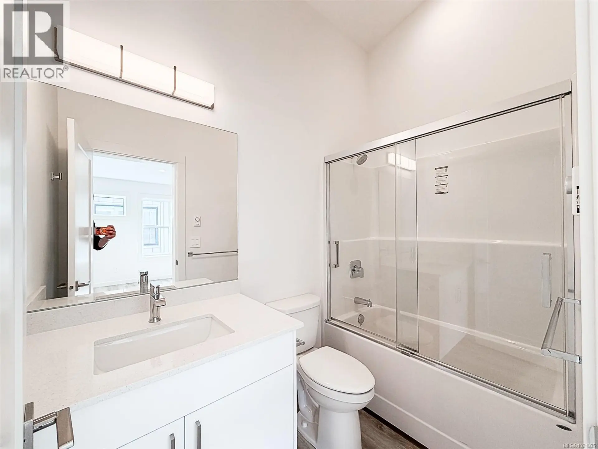 #35 3025 ROYSTON RD - Image 12