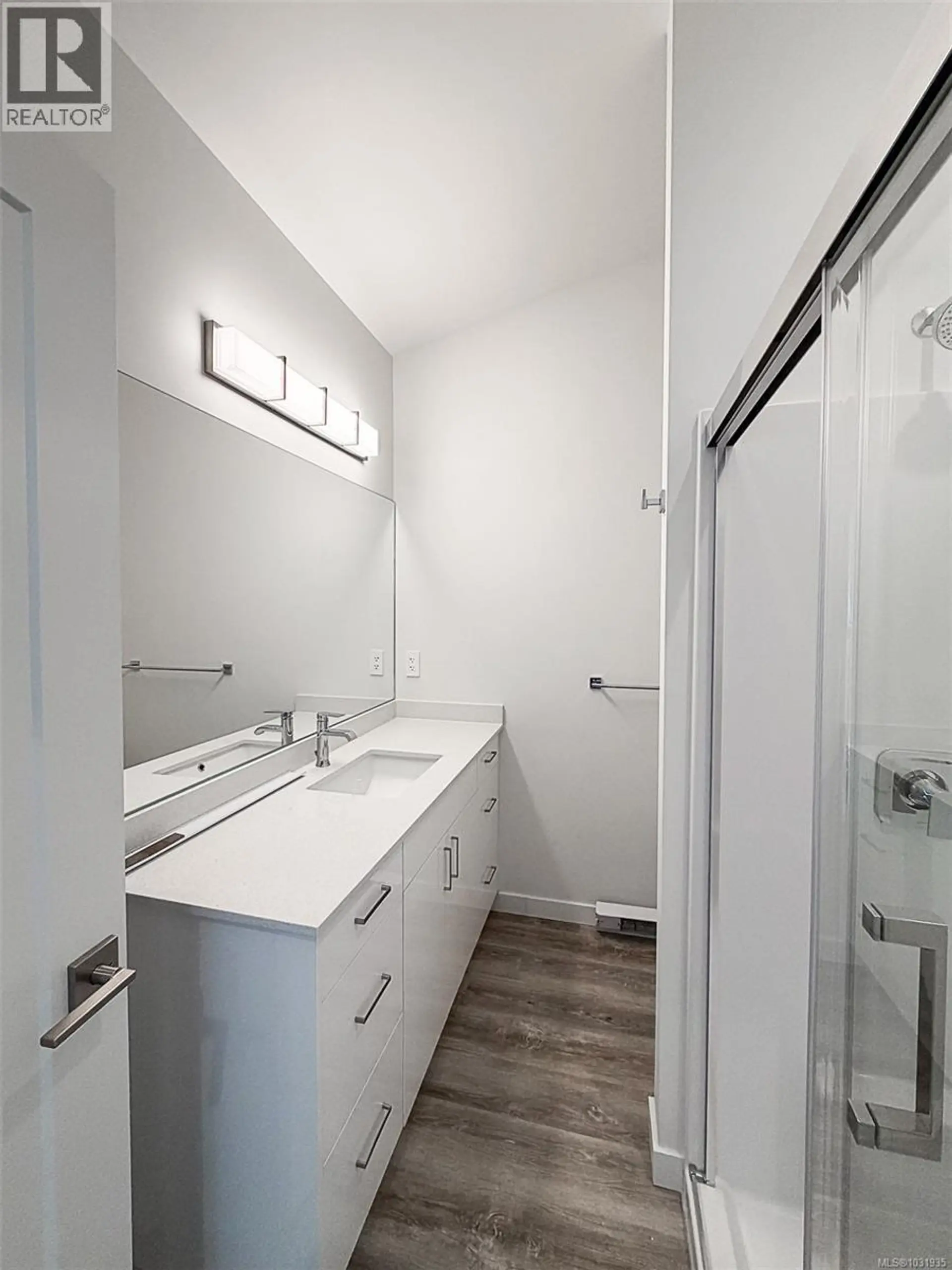 #35 3025 ROYSTON RD - Image 11