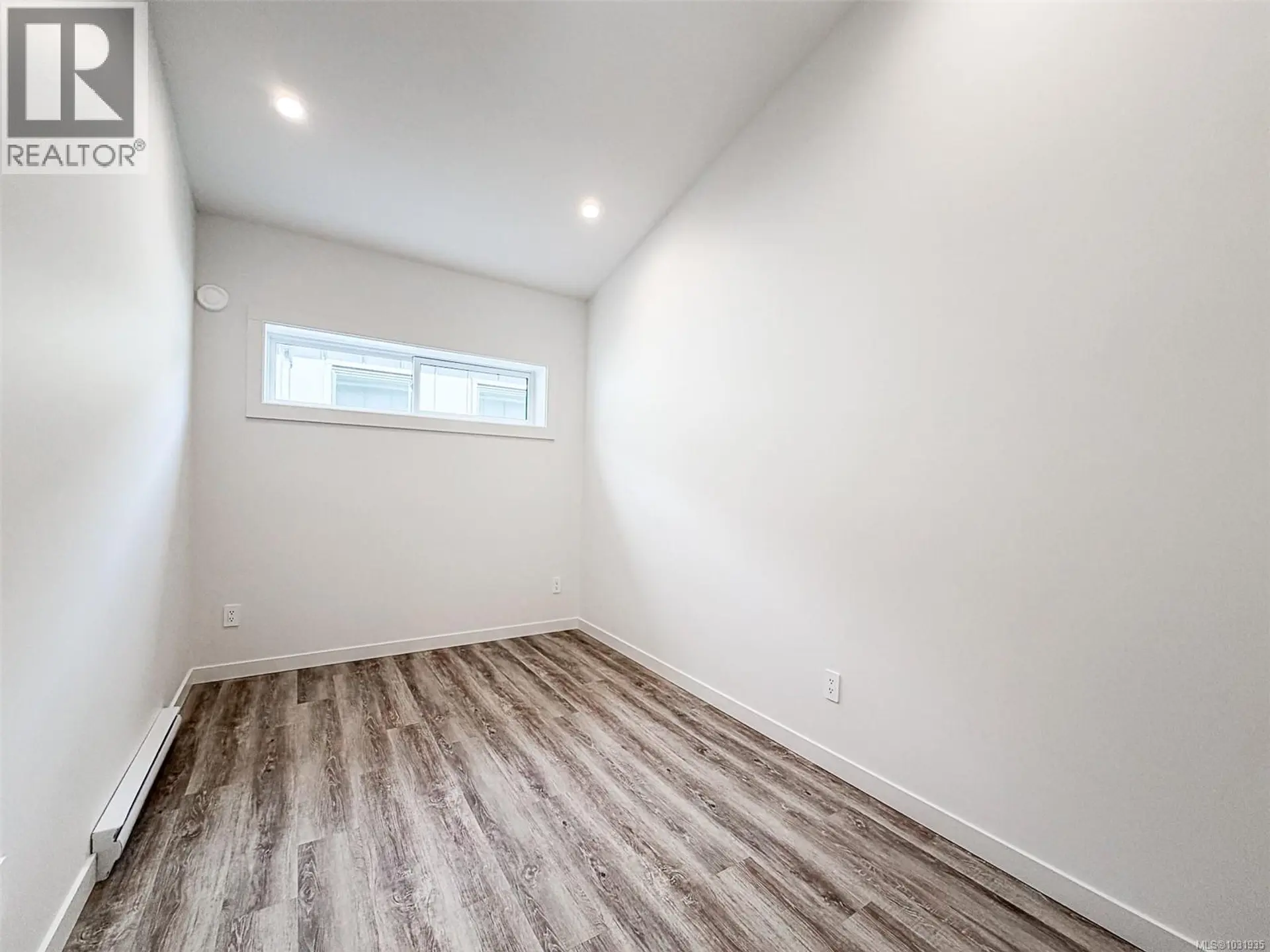 #35 3025 ROYSTON RD - Image 13