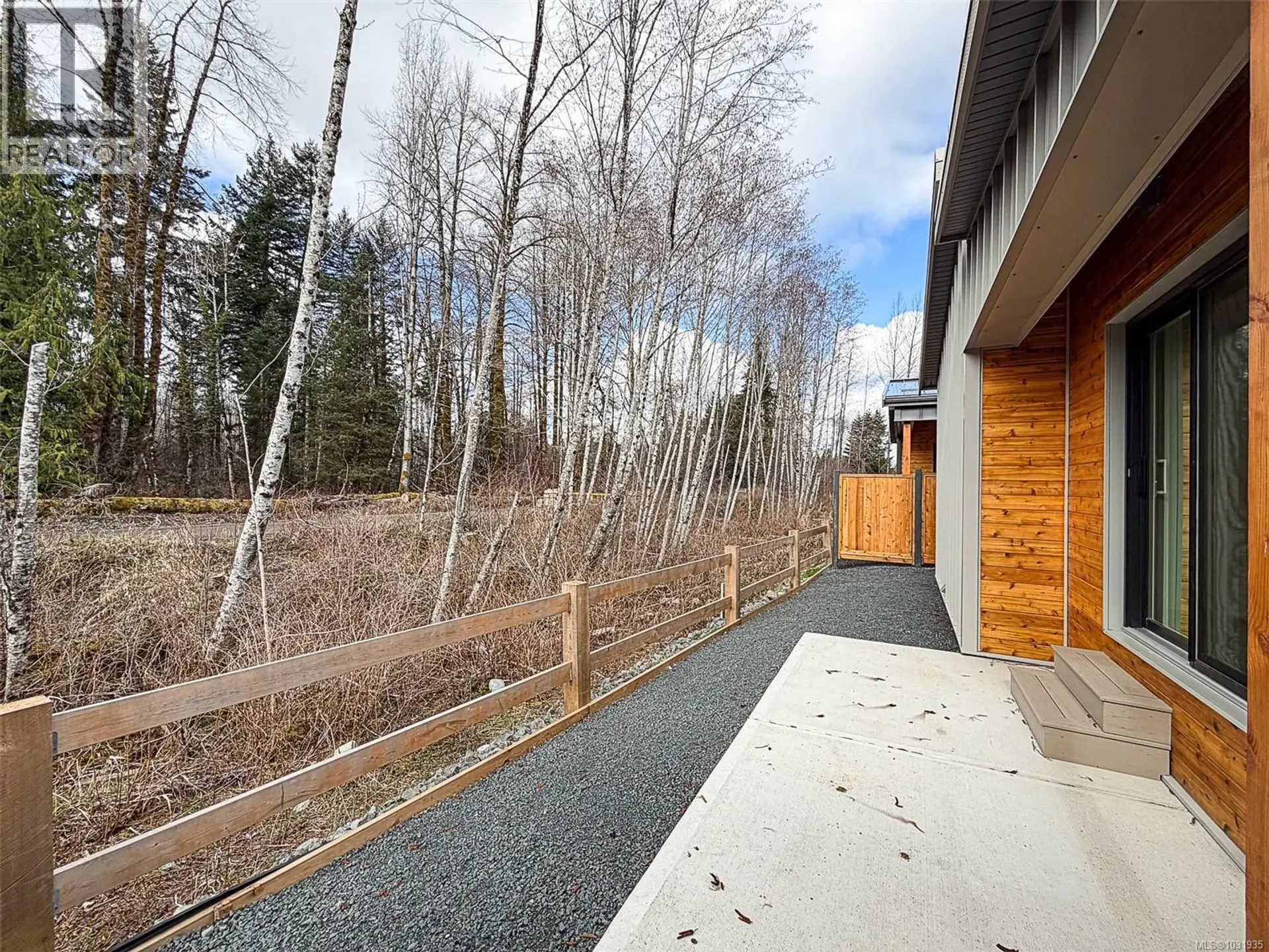 #35 3025 ROYSTON RD - Image 4