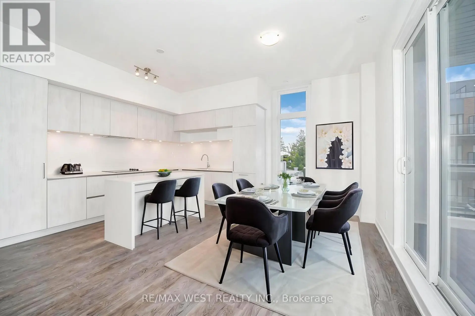 #1103 12 DAVID EYER ROAD - Image 3