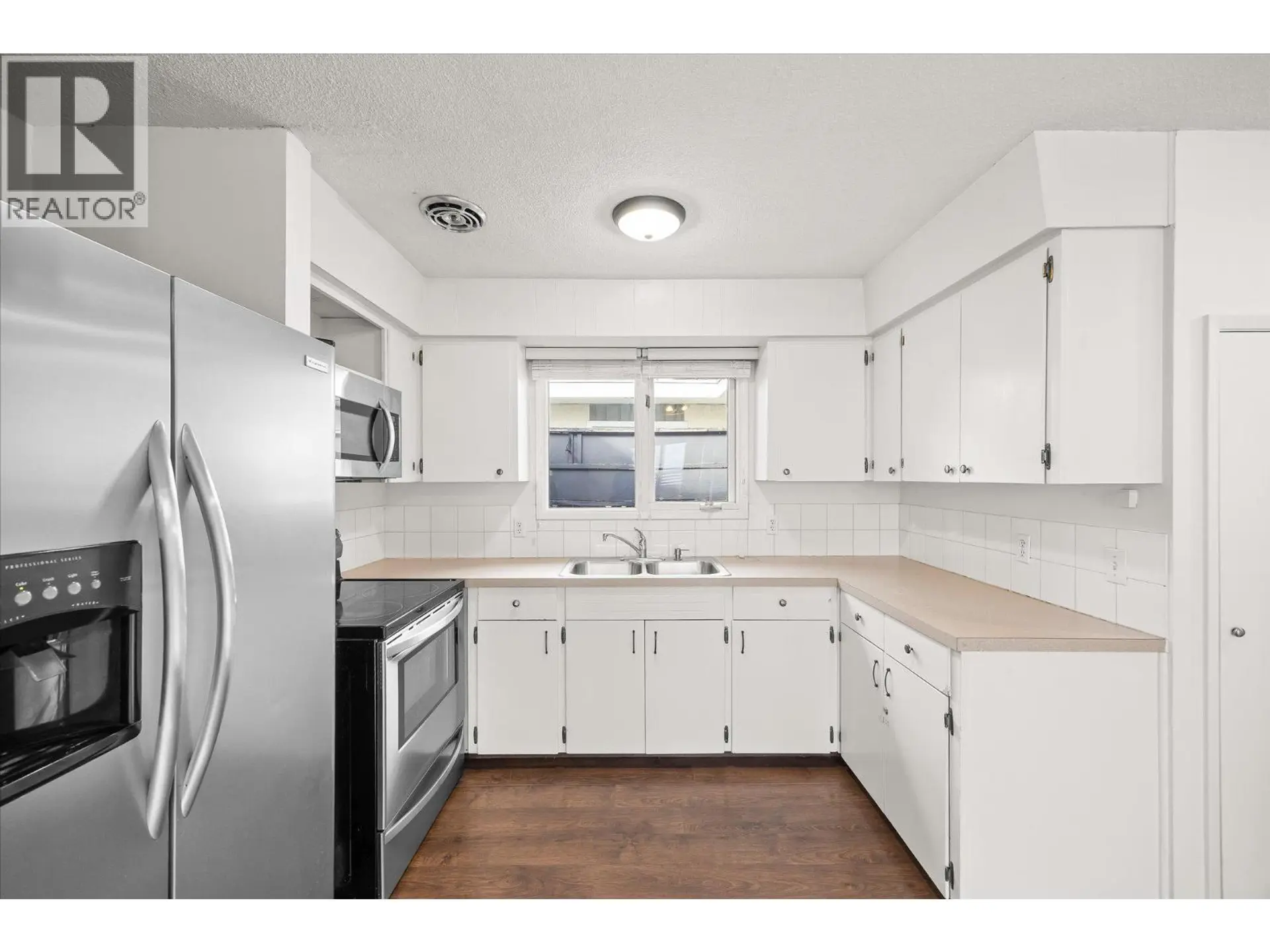 Property at 746 Raymer Avenue, Kelowna, BC