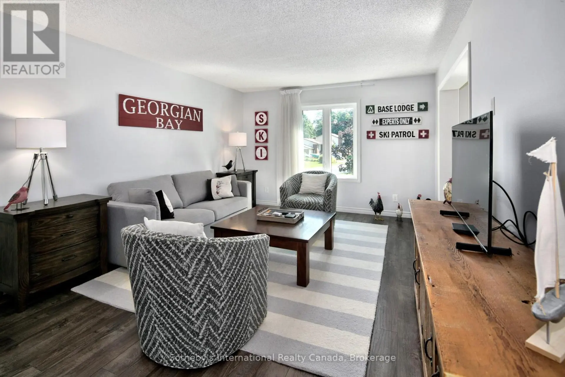 26 MIDDLE AVENUE - Image 2