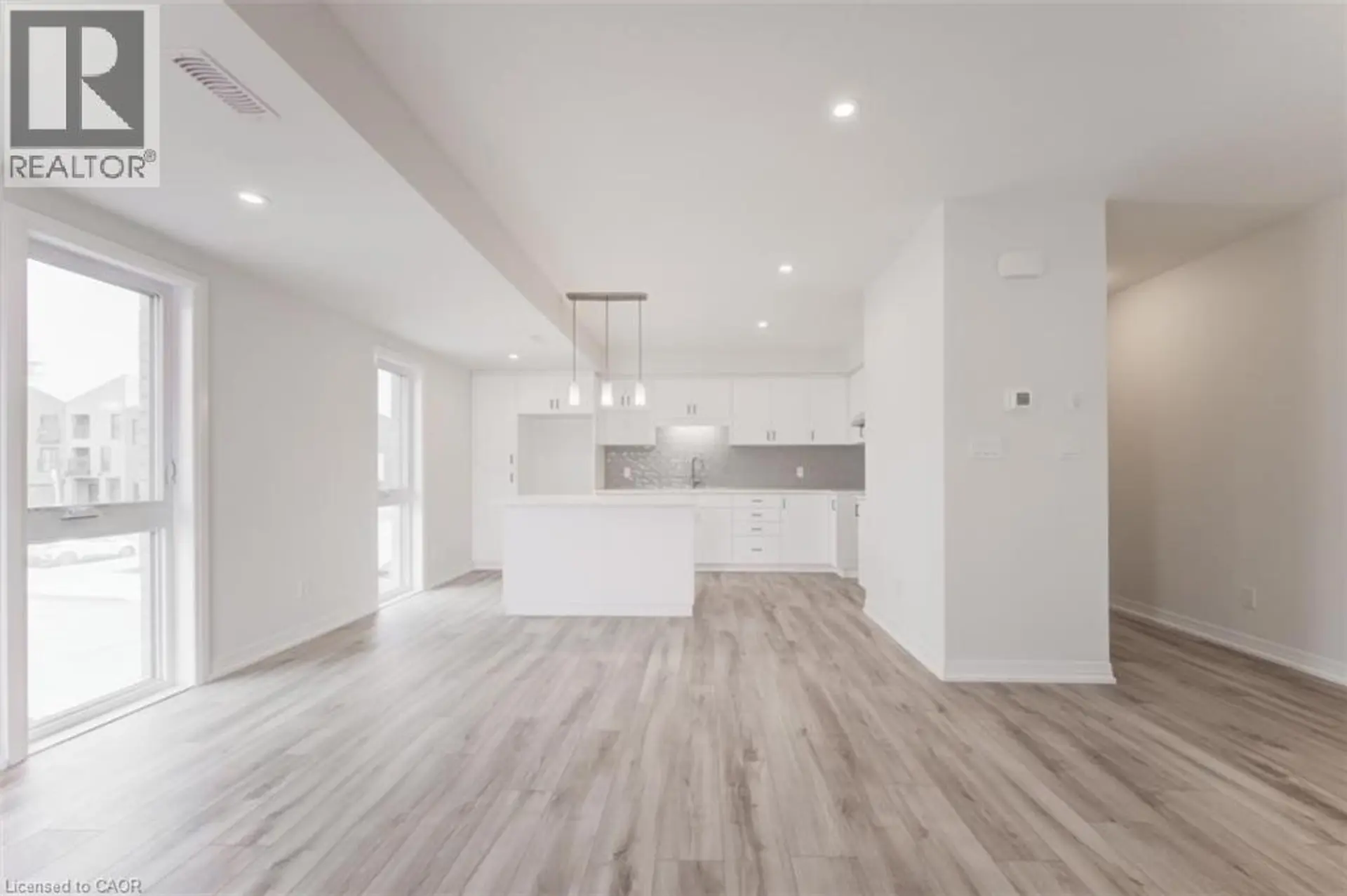 686 BENNINGER Drive - Image 2