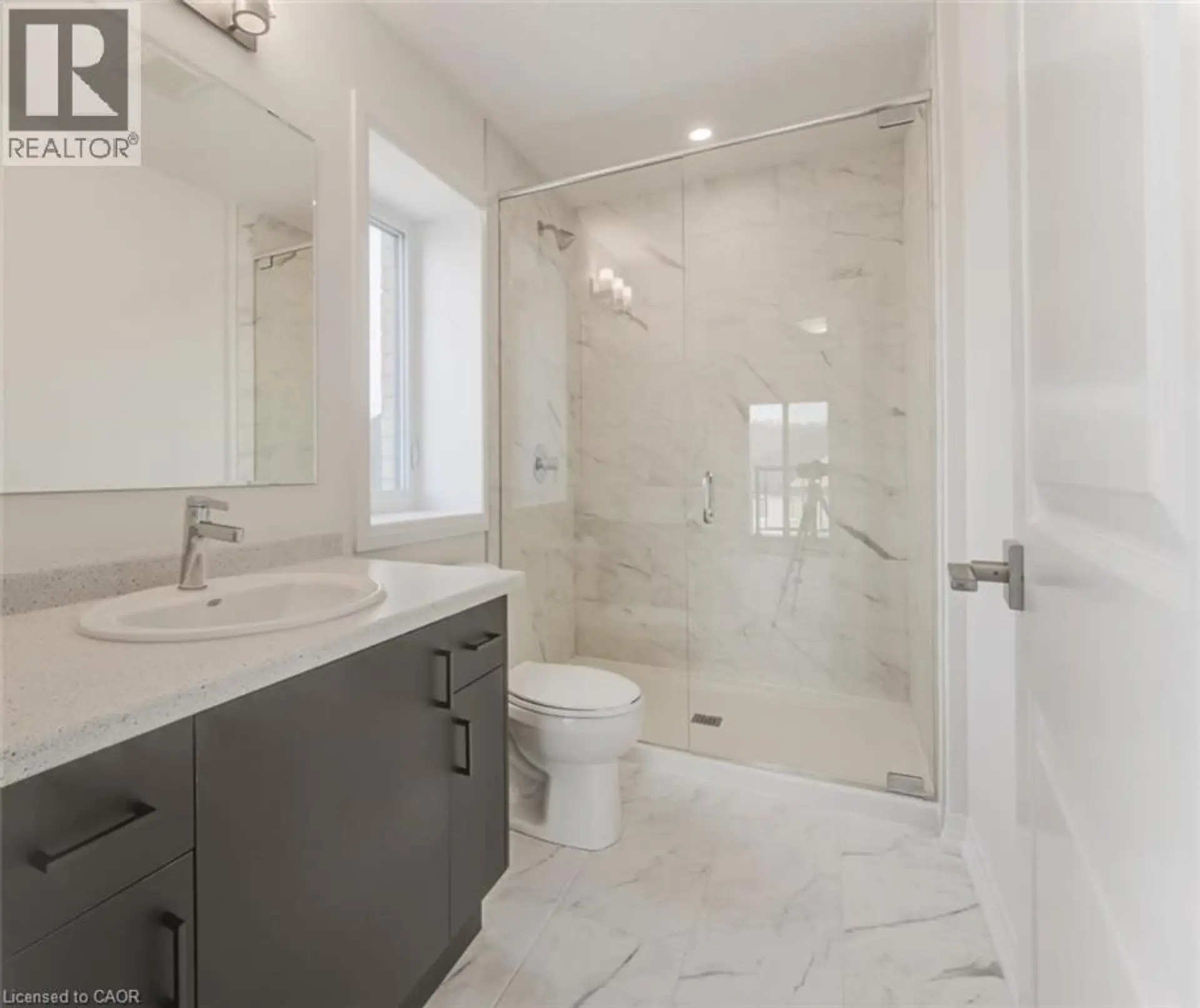686 BENNINGER Drive - Image 7