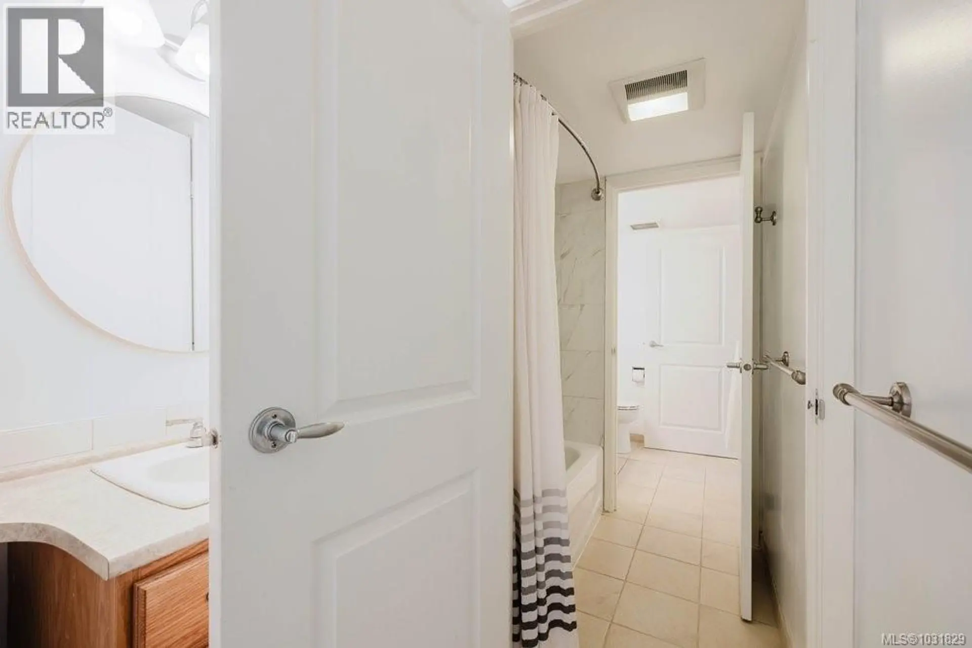 Property at #1004 1034 JOHNSON ST, Victoria, BC