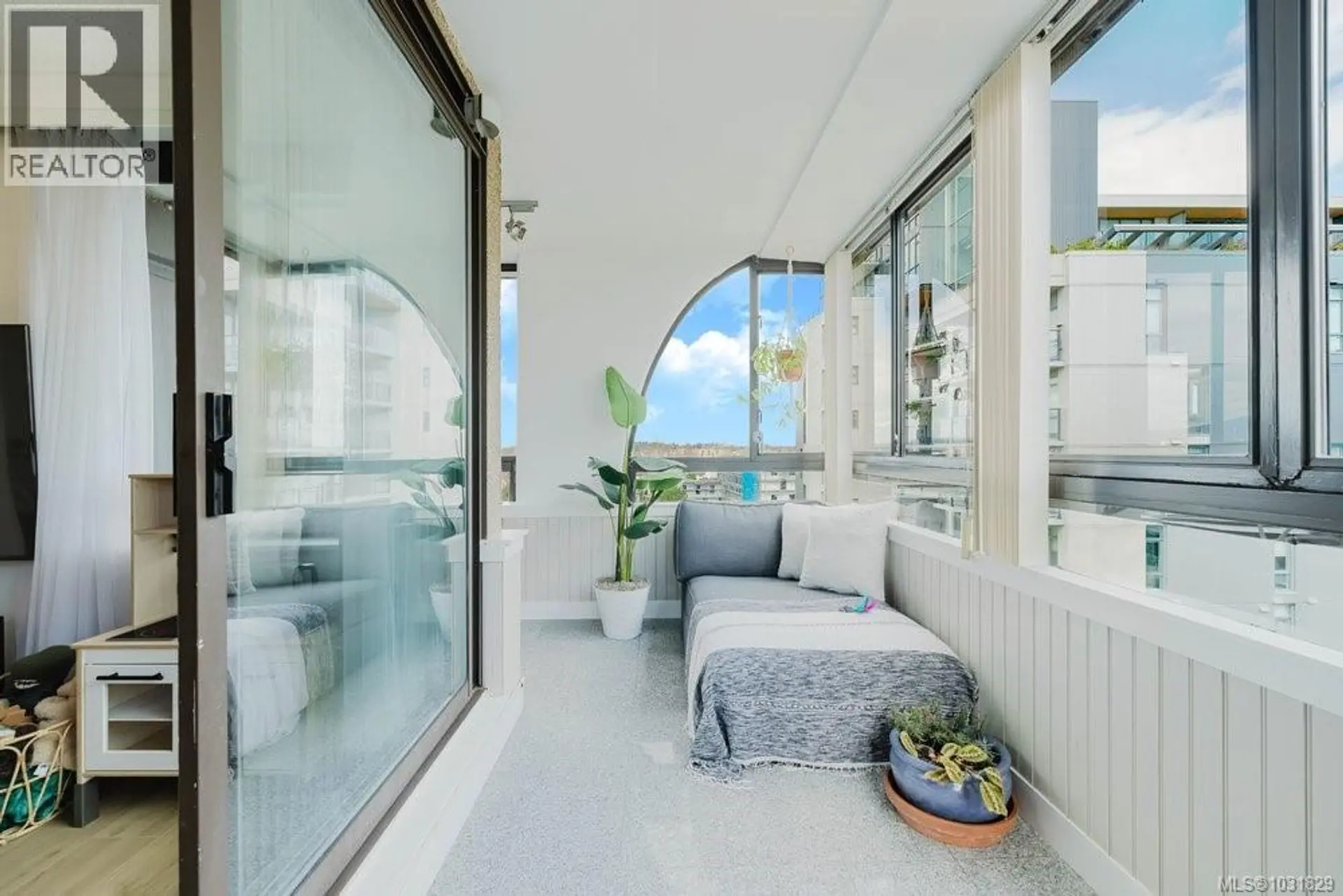 Property at #1004 1034 JOHNSON ST, Victoria, BC