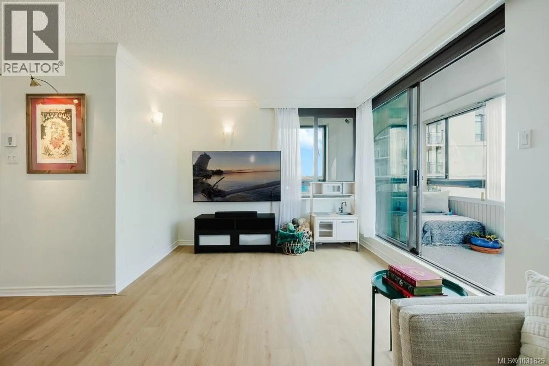 Property at #1004 1034 JOHNSON ST, Victoria, BC