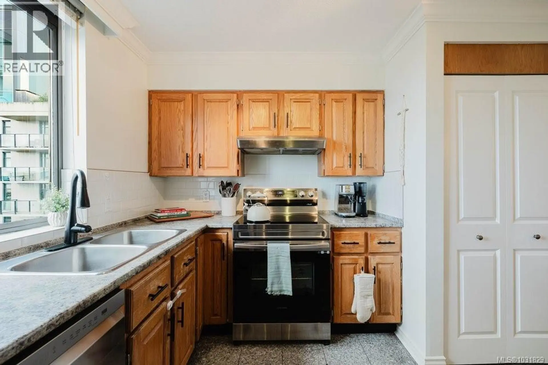 Property at #1004 1034 JOHNSON ST, Victoria, BC