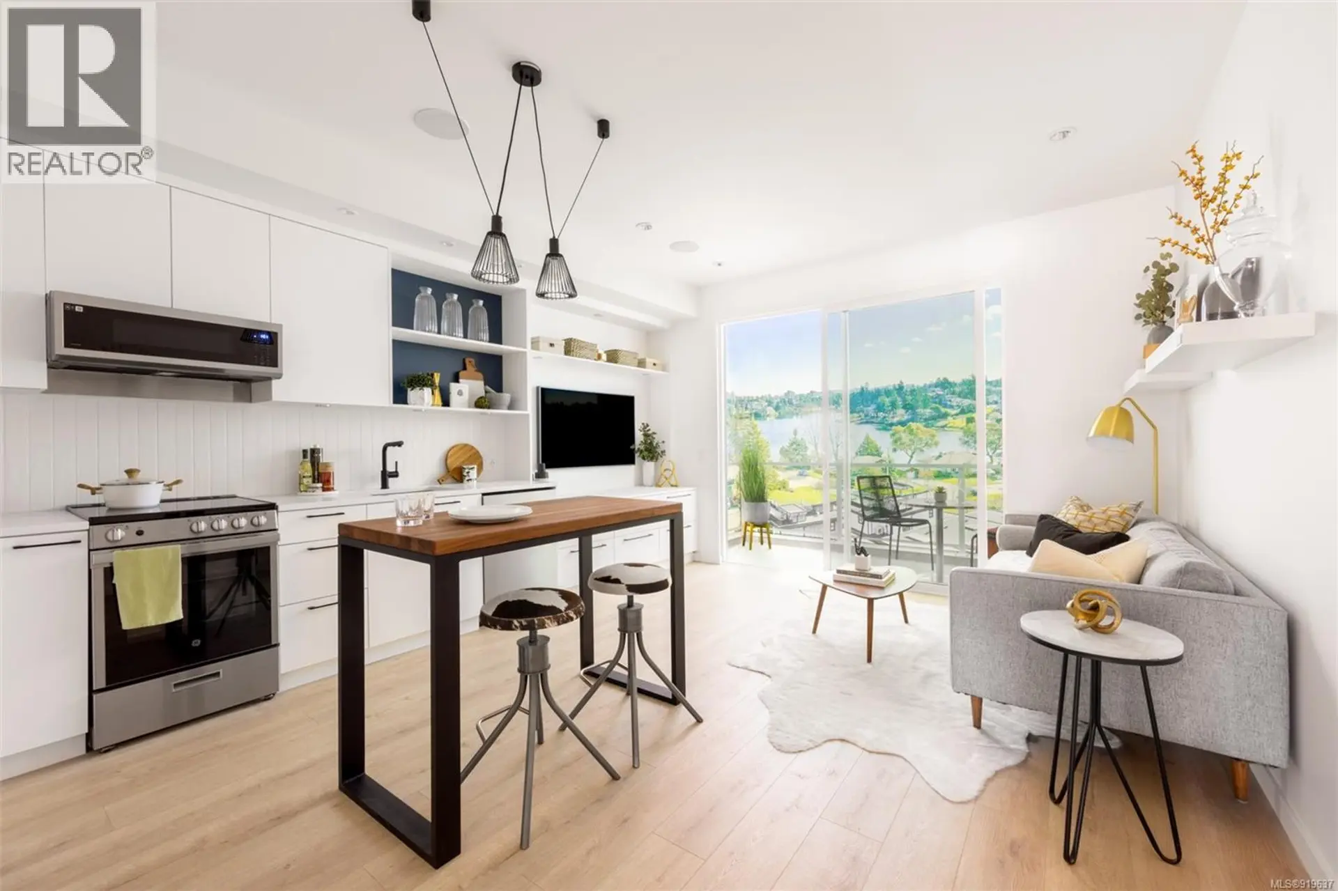 Property at #516 1075 TILLICUM RD, Esquimalt, BC