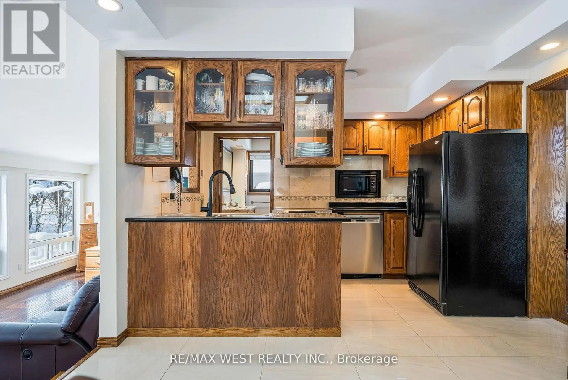 25 EDWIN STREET W - Image 3