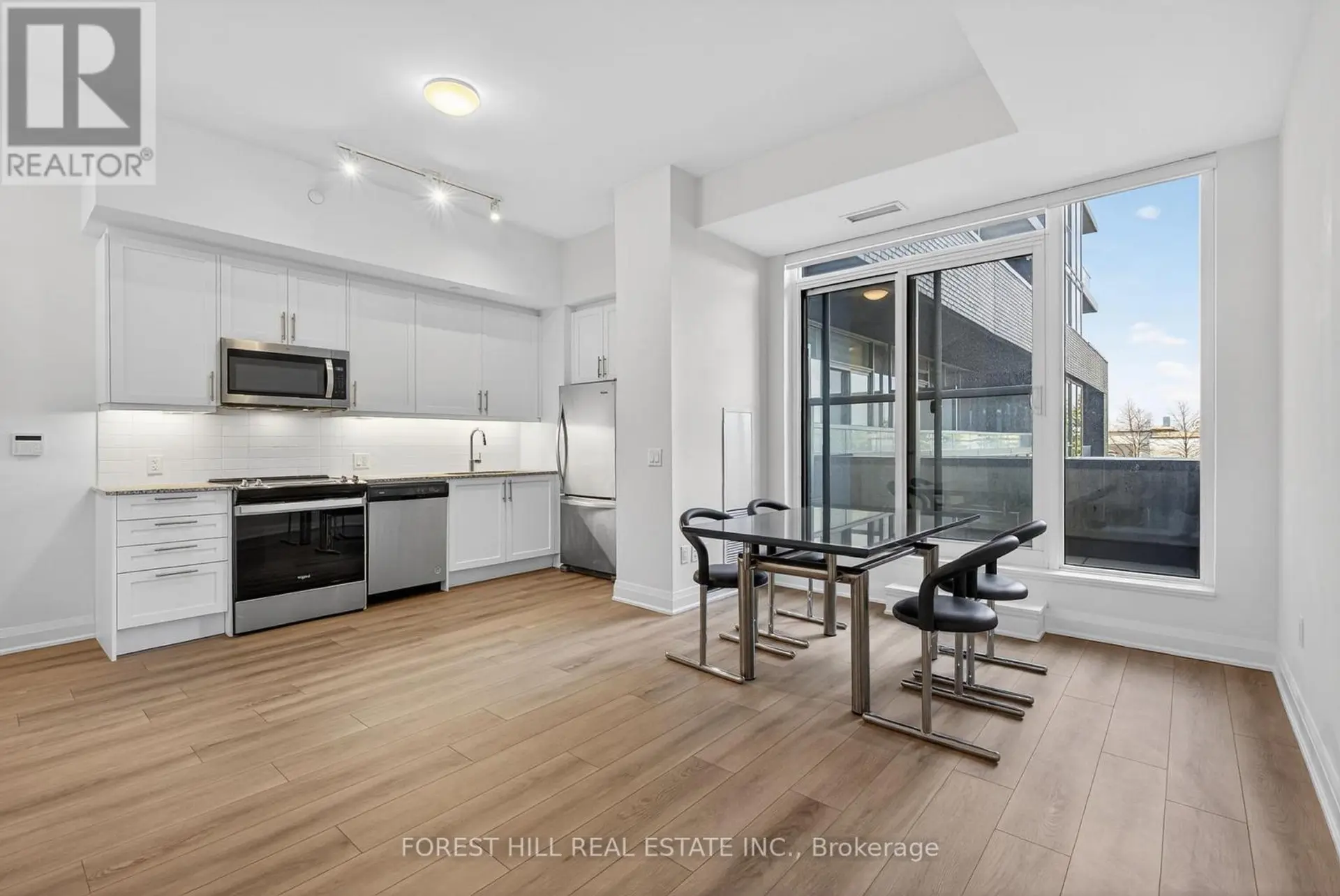 #208 10 GATINEAU DRIVE - Image 10