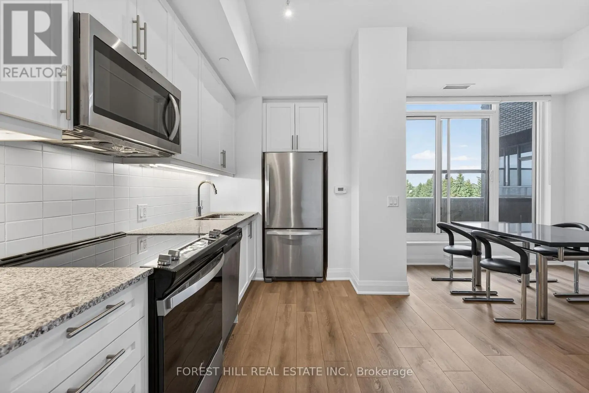 #208 10 GATINEAU DRIVE - Image 12