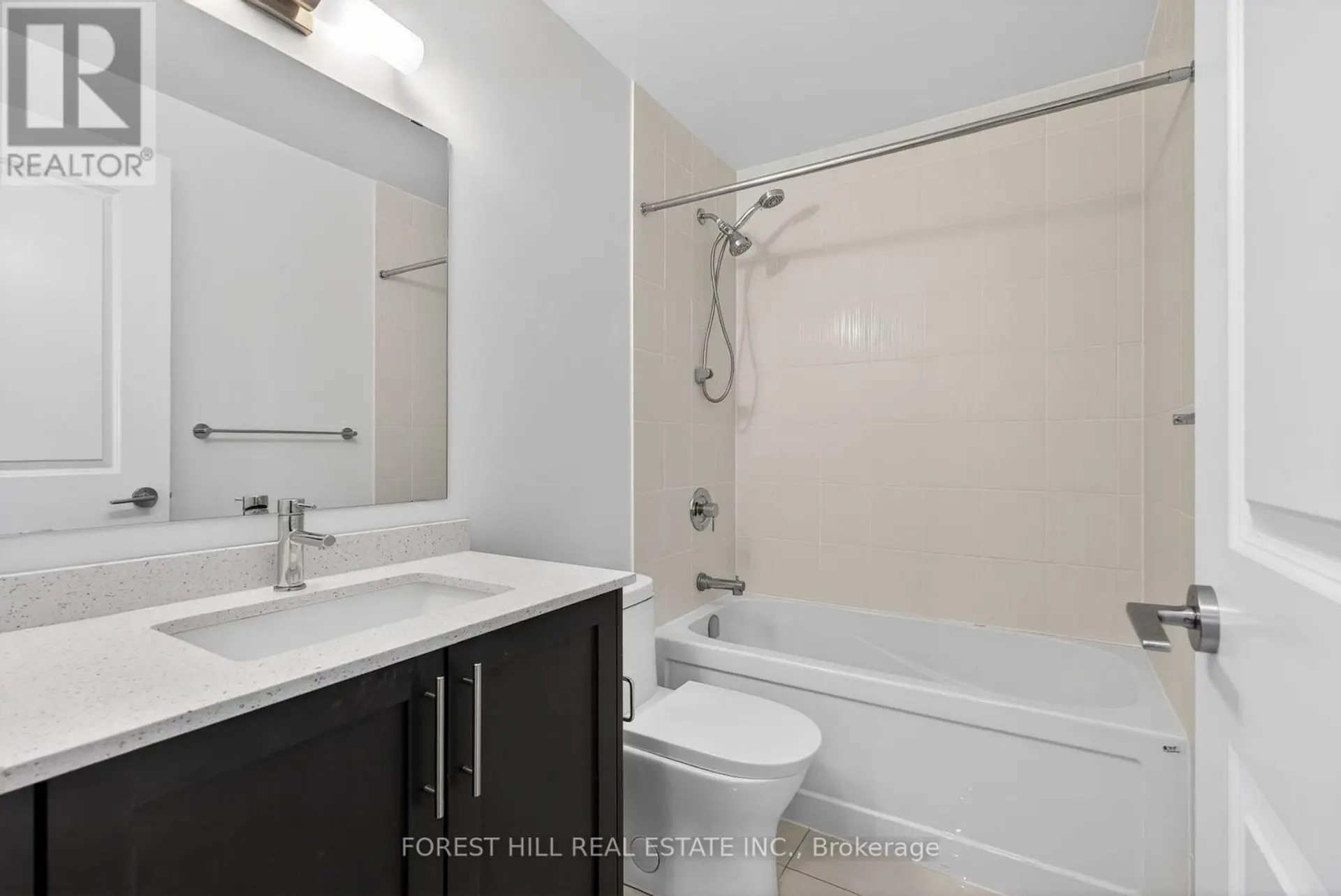 #208 10 GATINEAU DRIVE - Image 16
