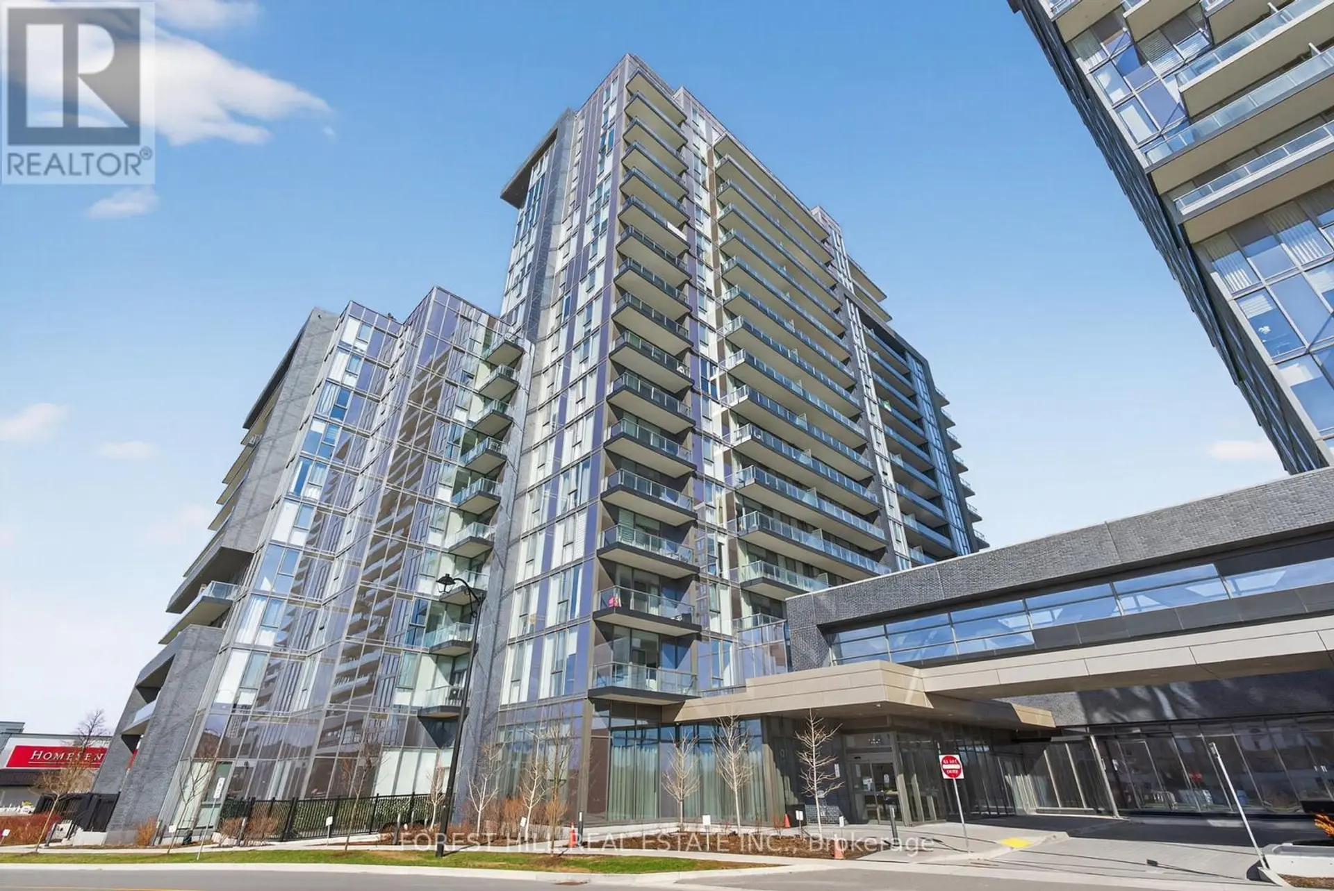 #208 10 GATINEAU DRIVE - Image 19