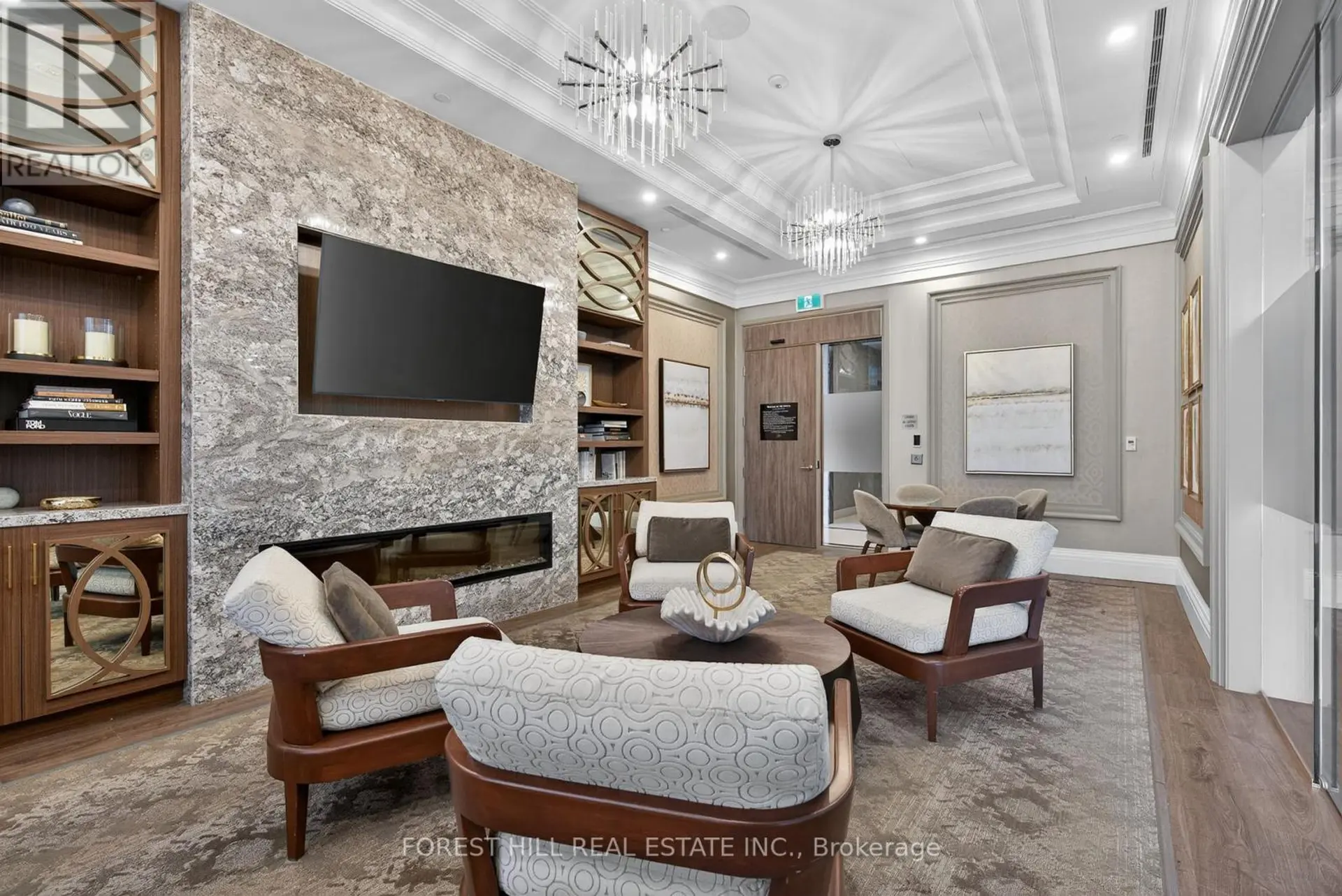 #208 10 GATINEAU DRIVE - Image 4