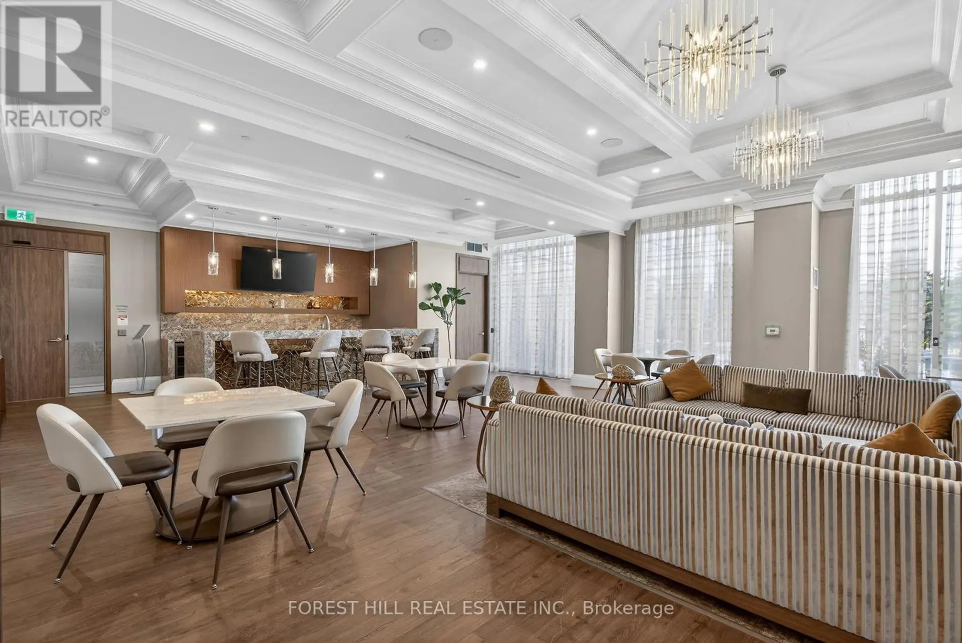 #208 10 GATINEAU DRIVE - Image 6