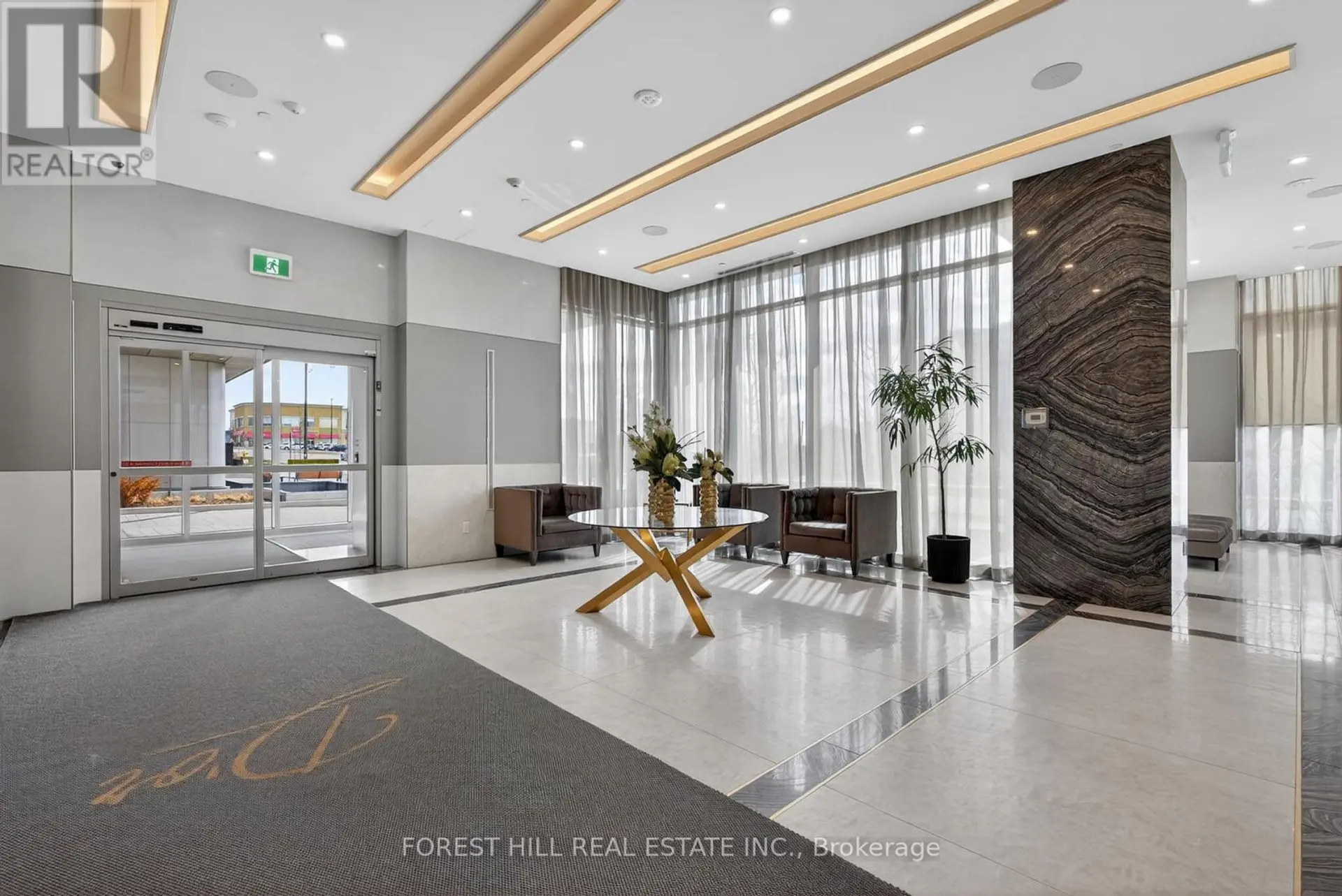 #208 10 GATINEAU DRIVE - Image 7