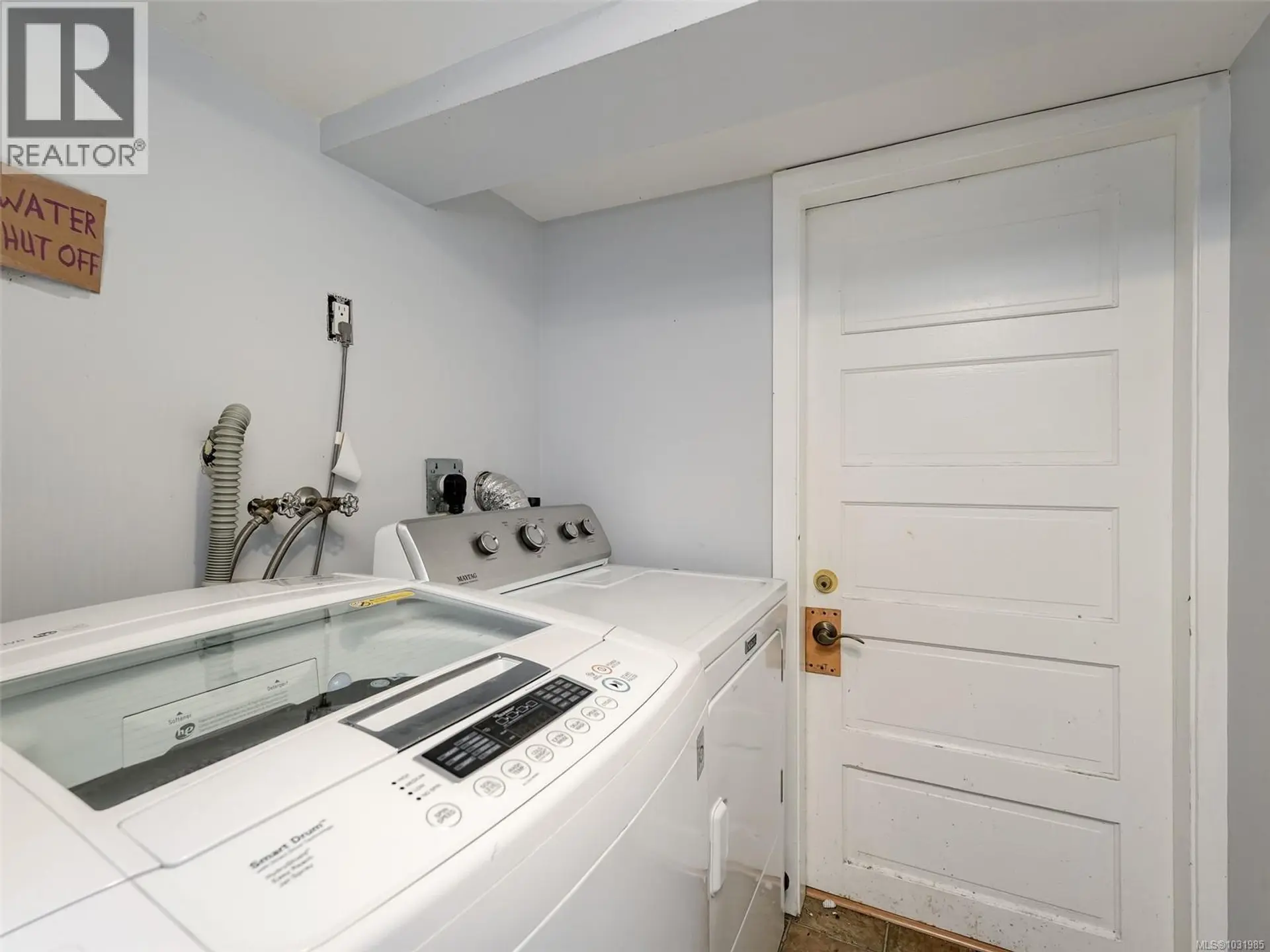 Property at 951 CALEDONIA AVE, Victoria, BC