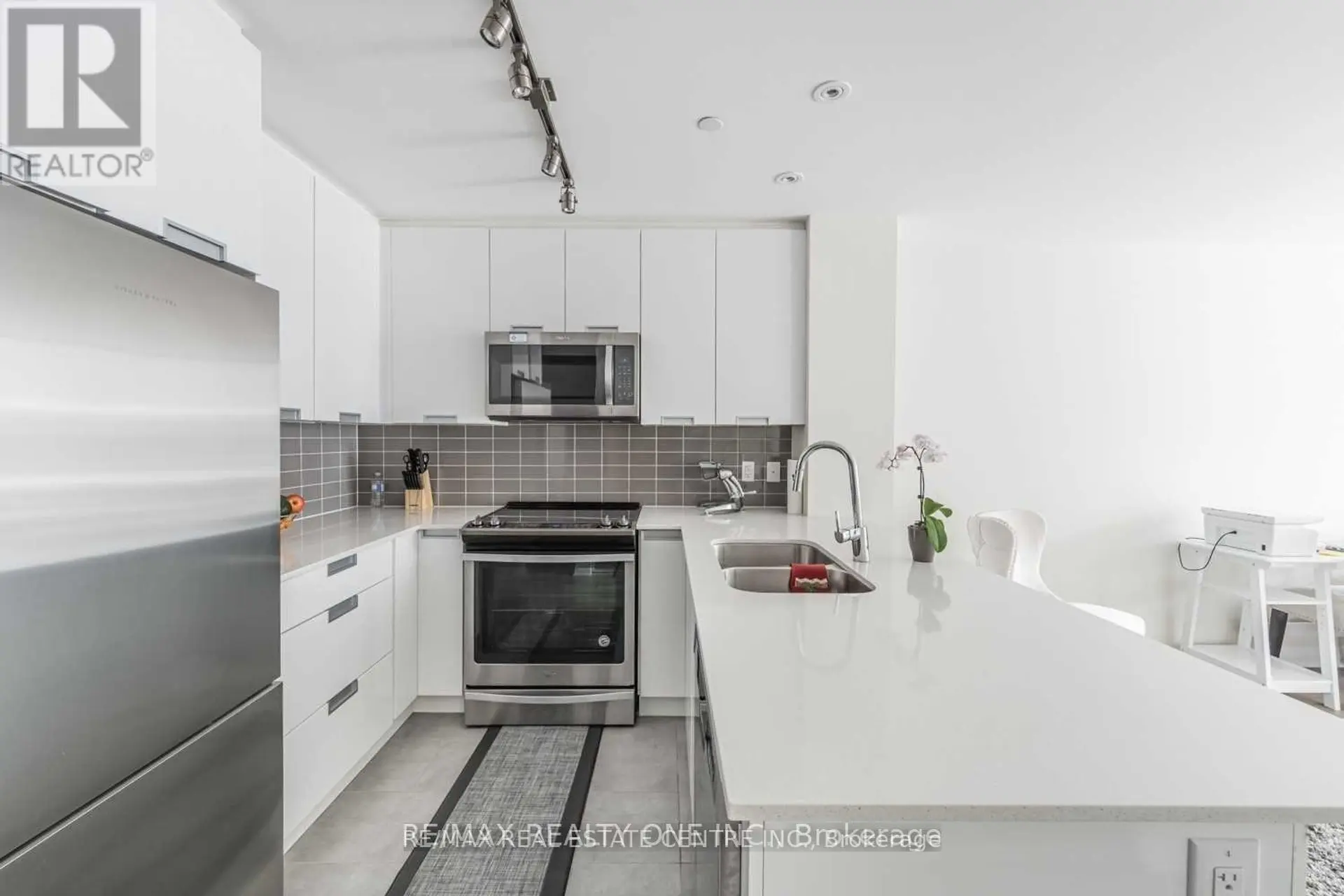#112 5025 FOUR SPRINGS AVENUE - Image 3