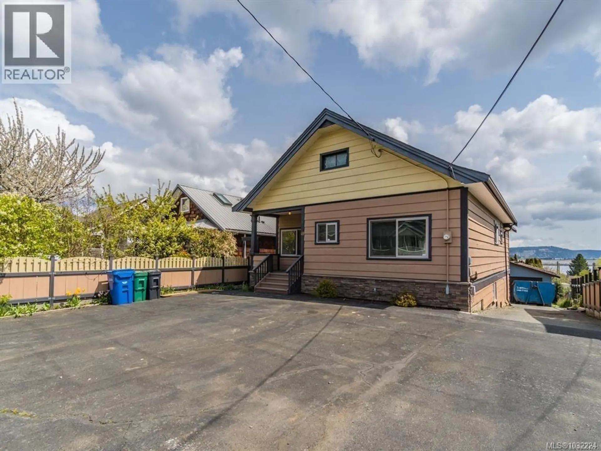 Property at 18 Gillespie St S, Nanaimo, BC