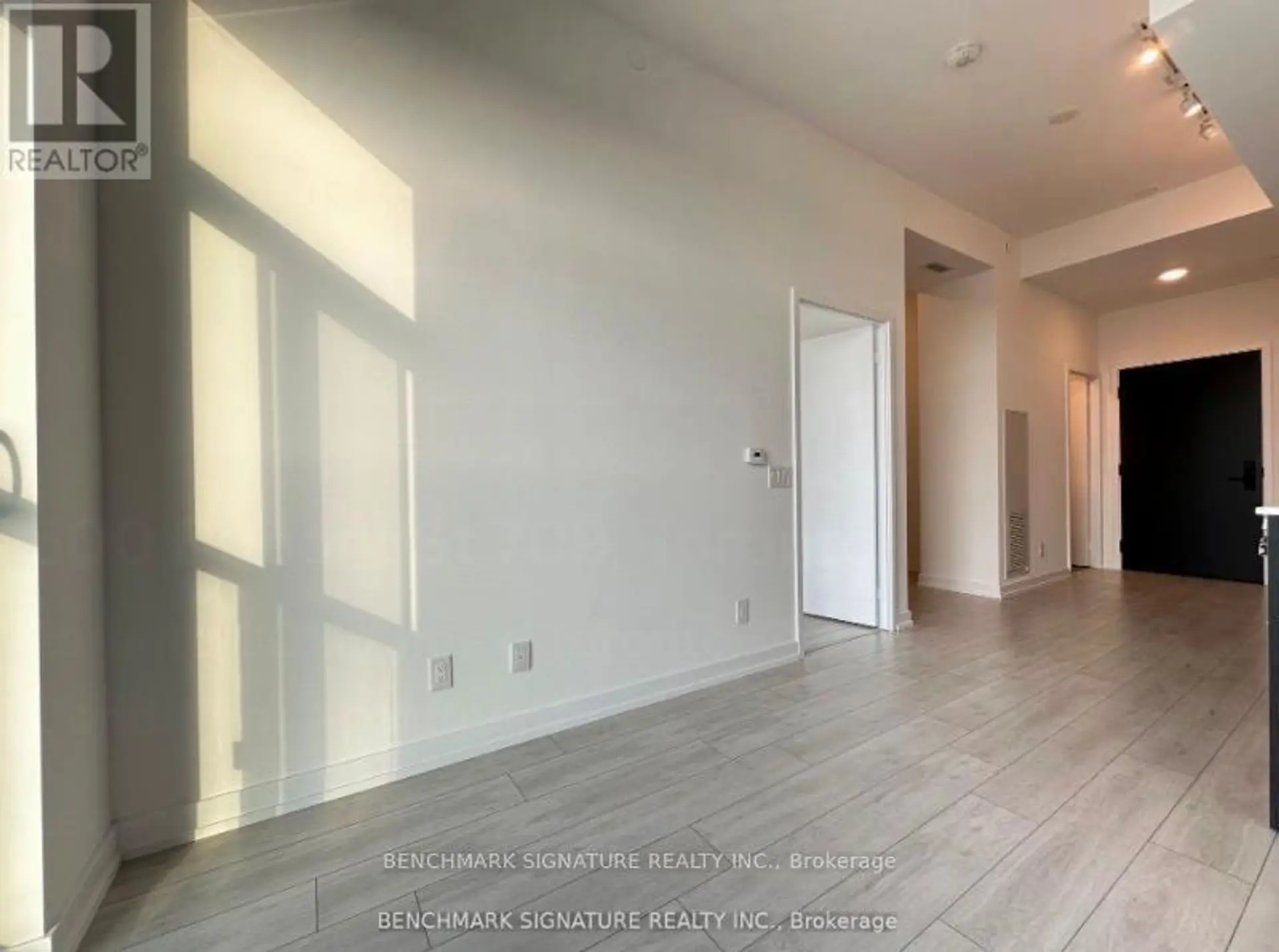 #709 500 DUPONT STREET - Image 11