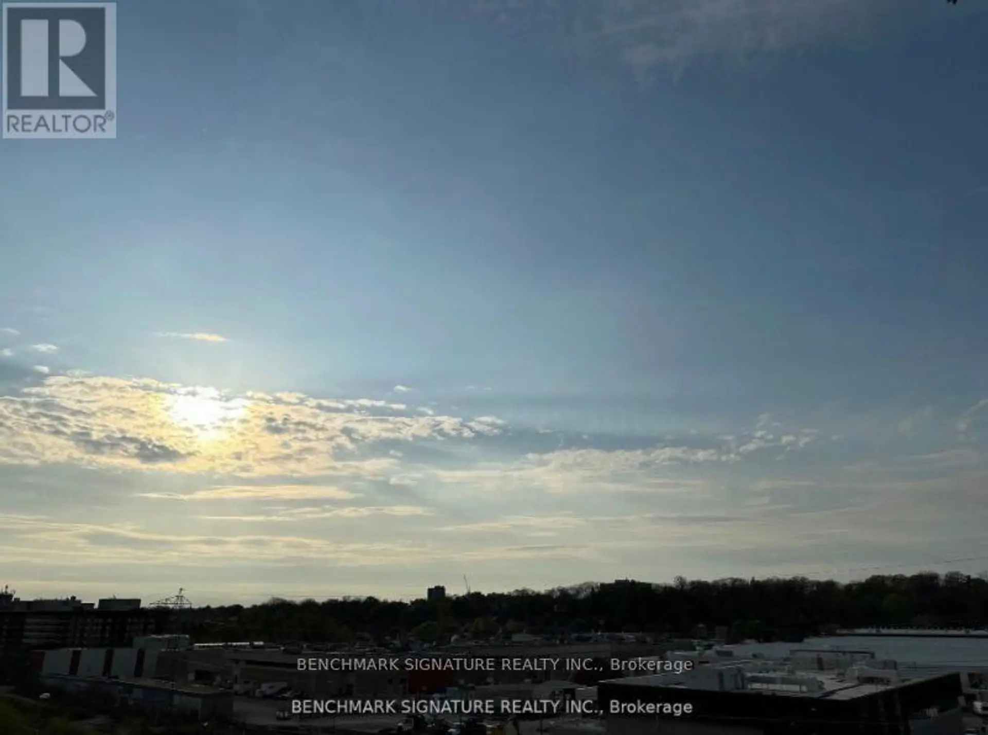 #709 500 DUPONT STREET - Image 12