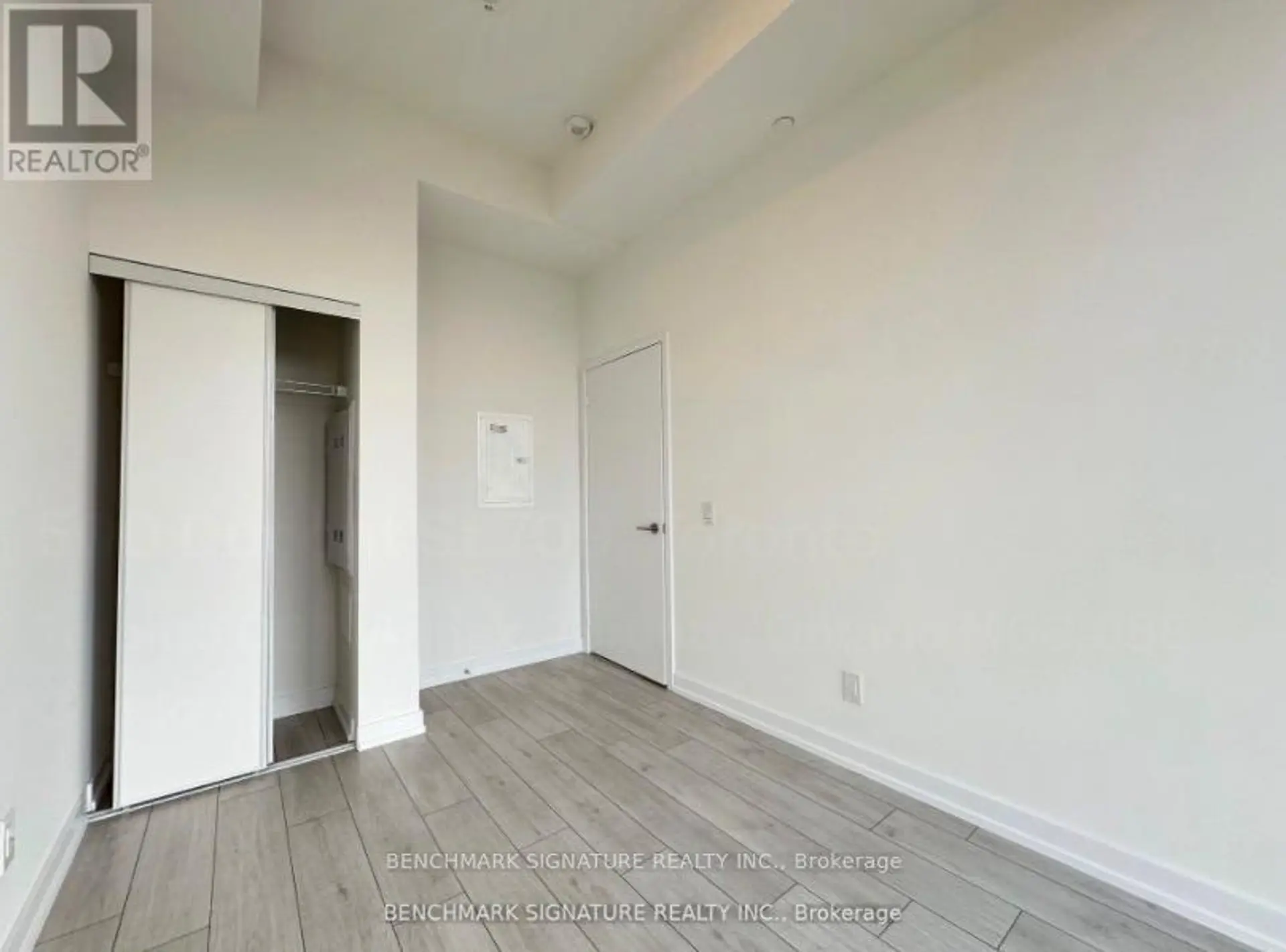 #709 500 DUPONT STREET - Image 8