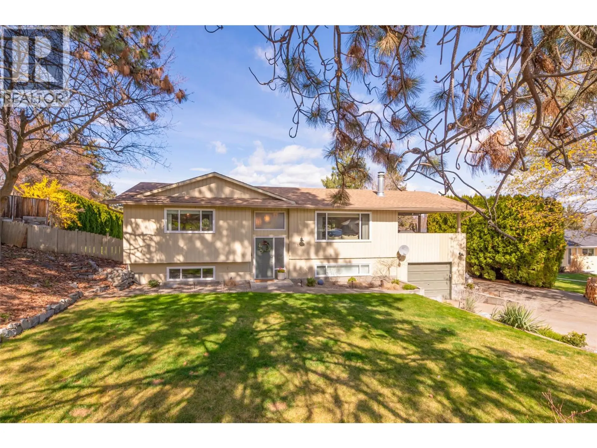 Property at 1520 Oakridge Road, Kelowna, BC