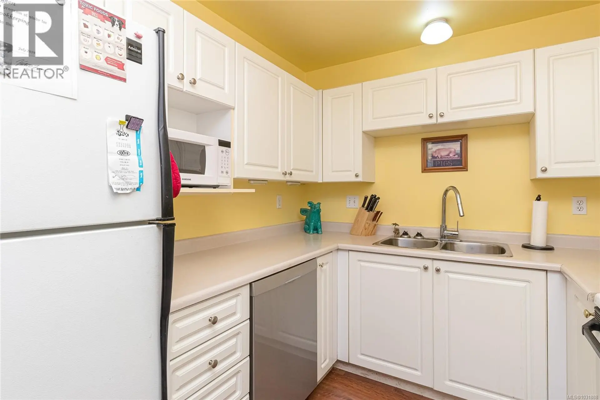 Property at #304 2511 QUADRA ST, Victoria, BC