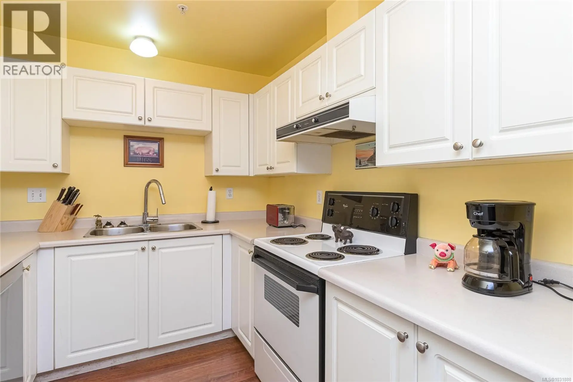 Property at #304 2511 QUADRA ST, Victoria, BC