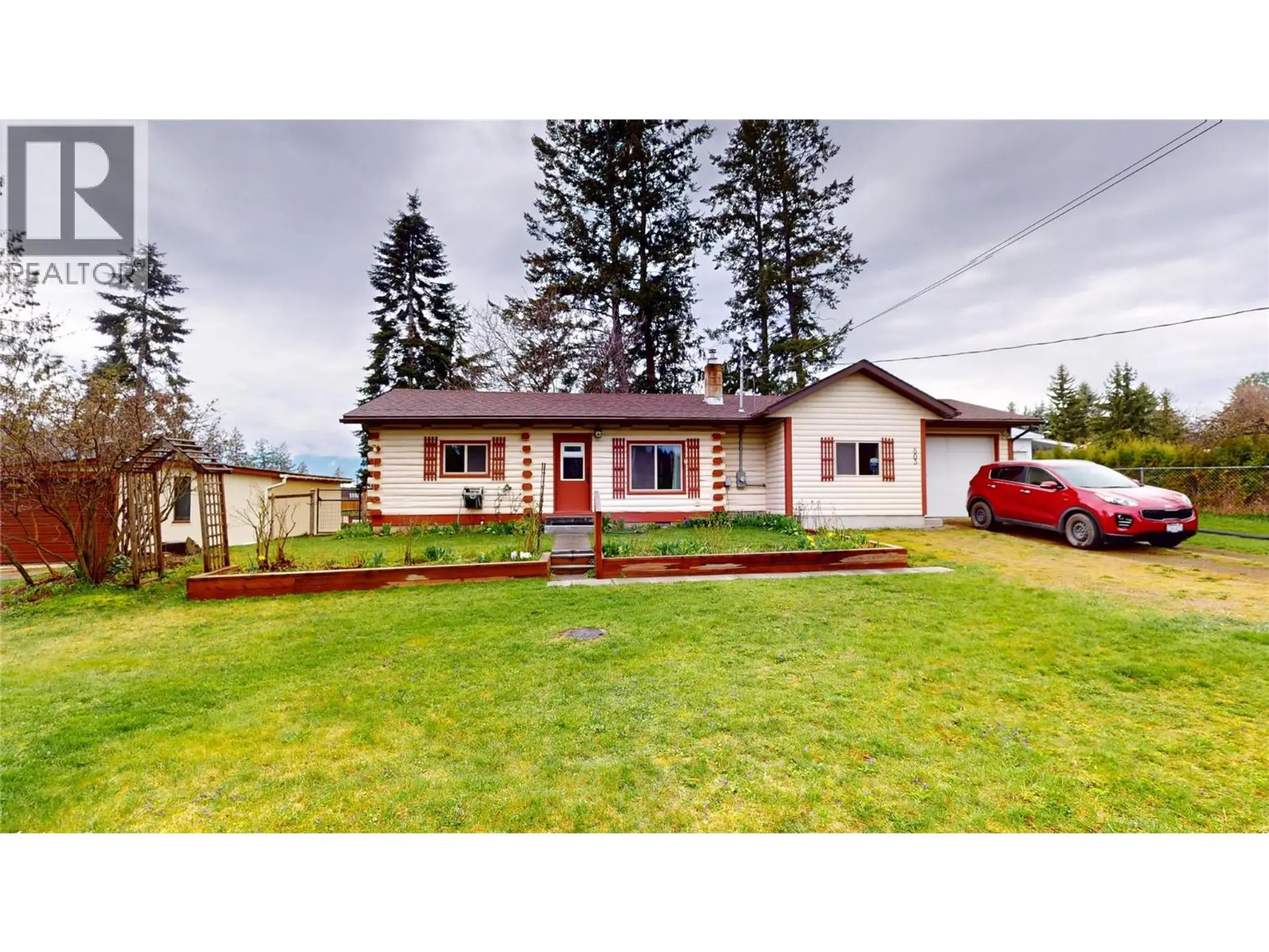Property at 805 16th Avenue S, Creston, BC