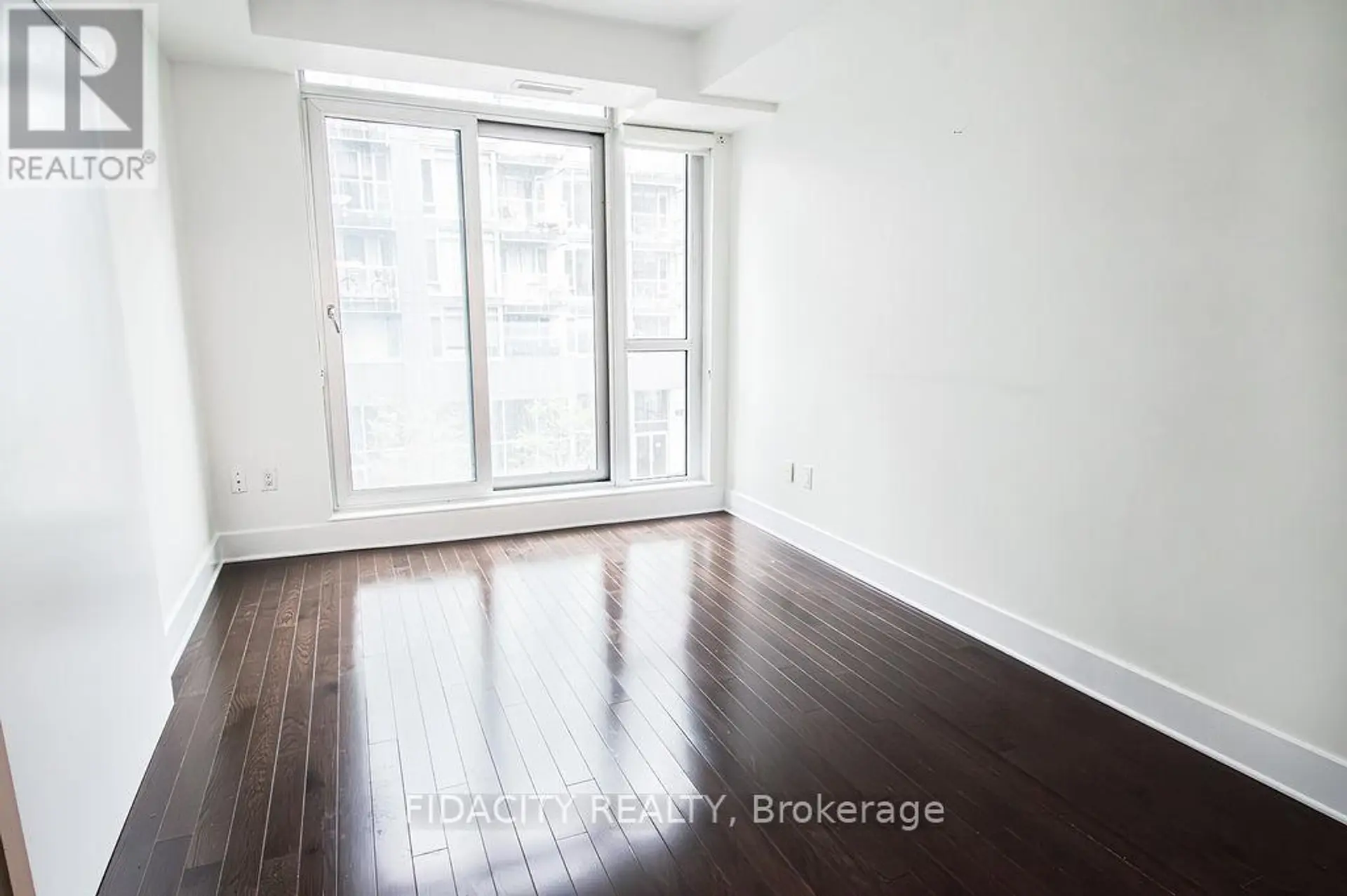 #320 101 RICHMOND ROAD - Image 13