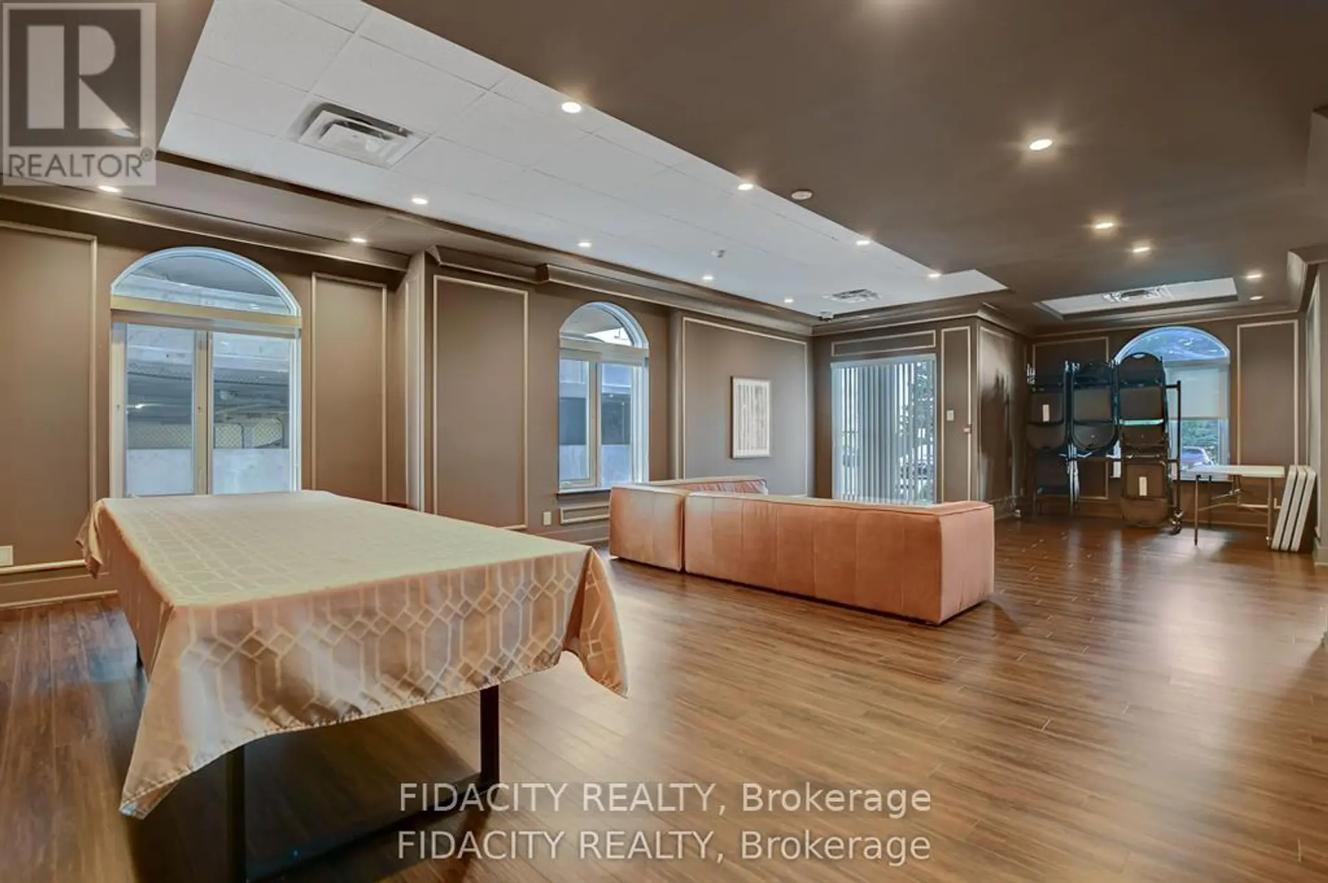 #4B 310 CENTRAL PARK DRIVE - Image 15