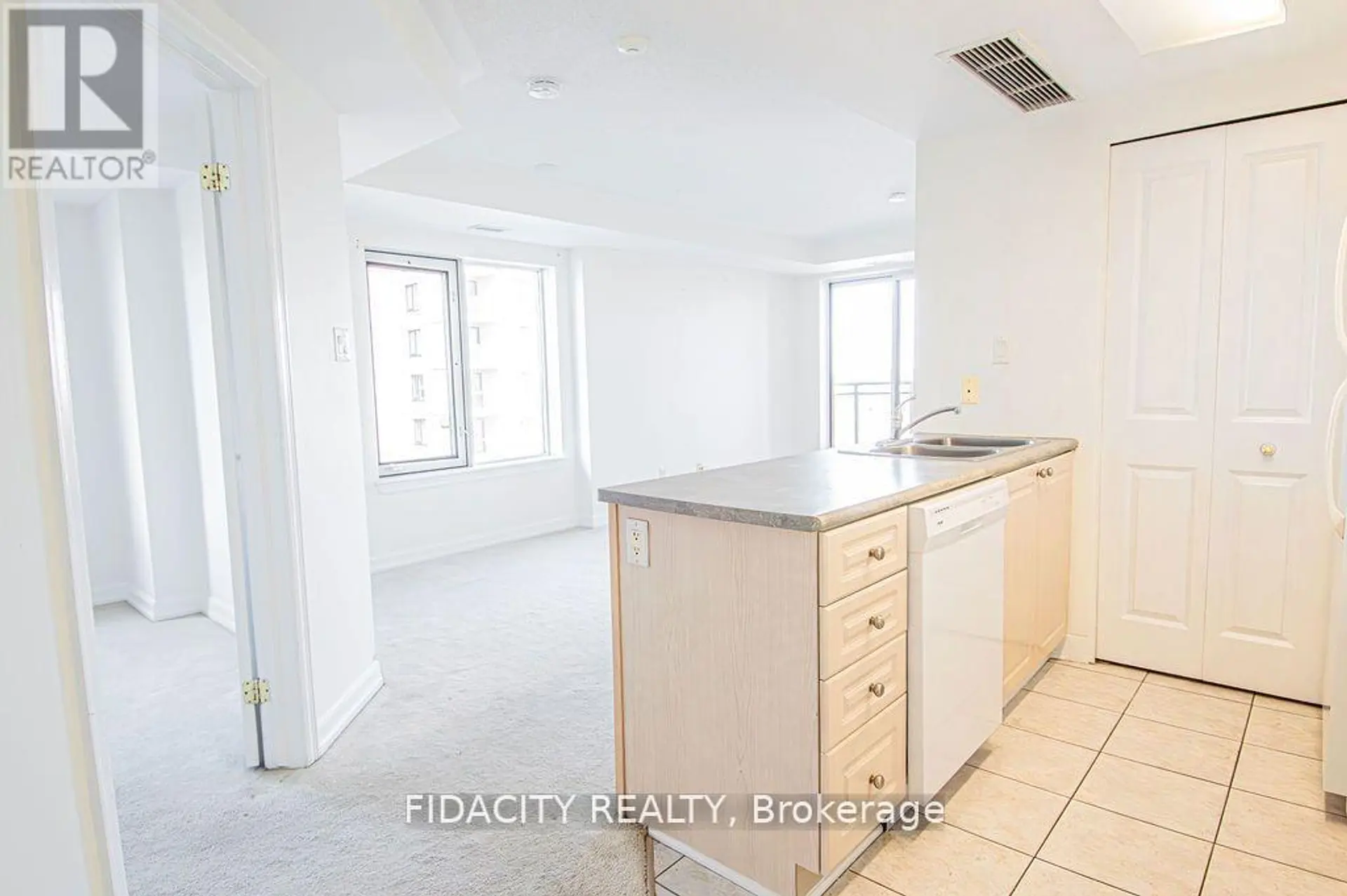 #4B 310 CENTRAL PARK DRIVE - Image 3