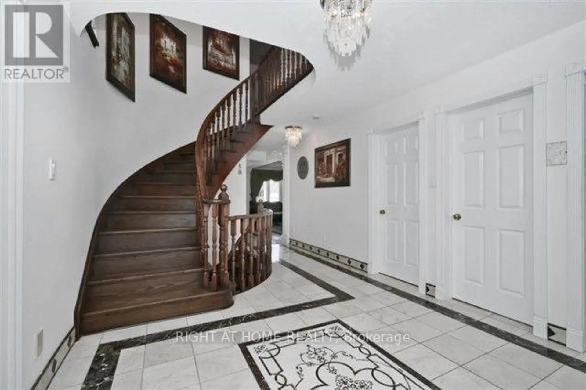 358 VALLEYMEDE DRIVE - Image 2
