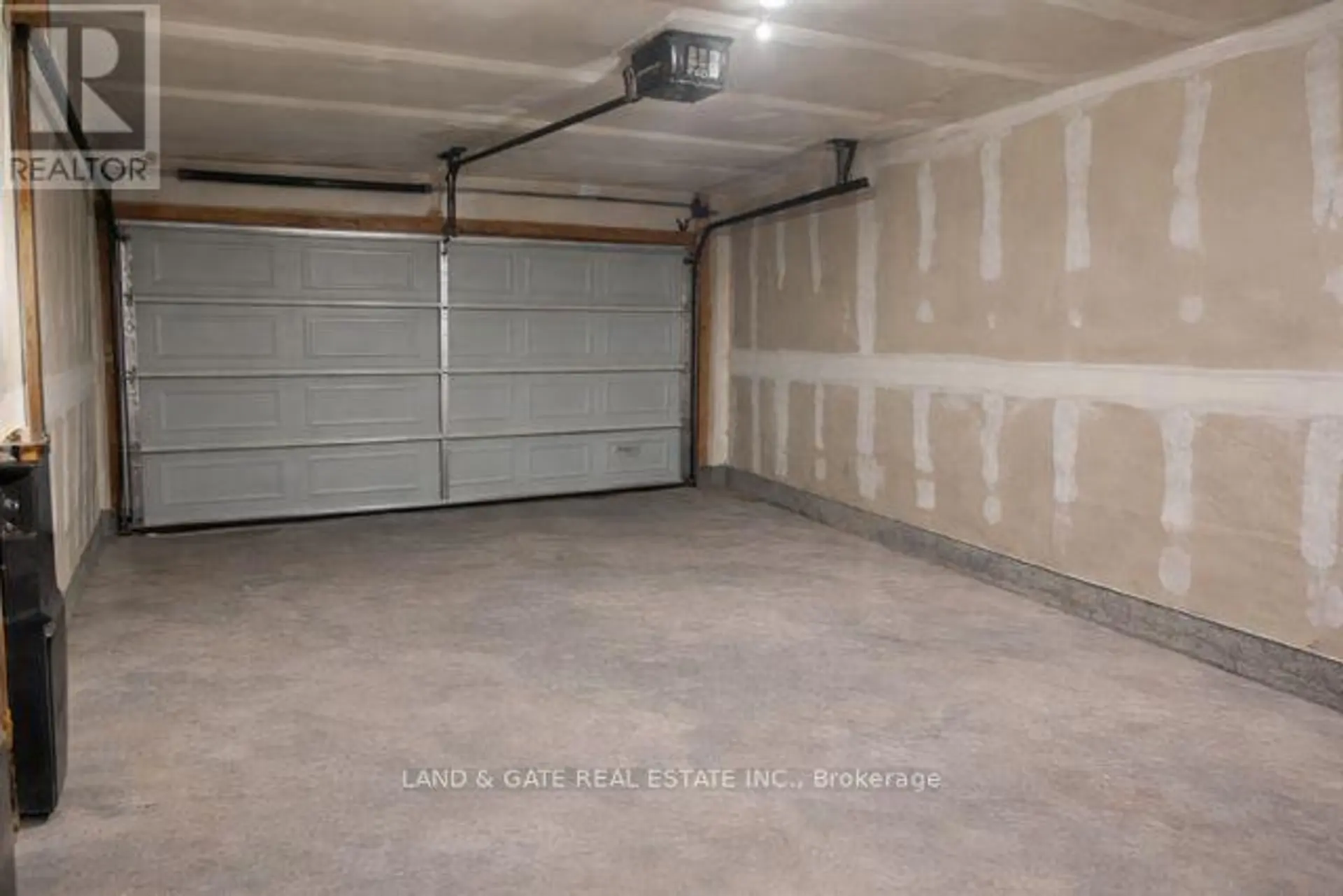 466 MEADOWGLADE ROAD - Image 15