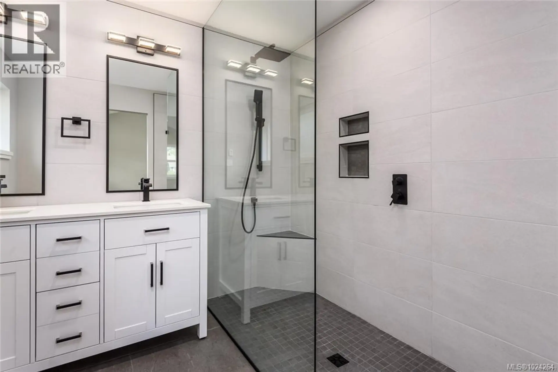 Property at 649 5TH ST, Courtenay, BC