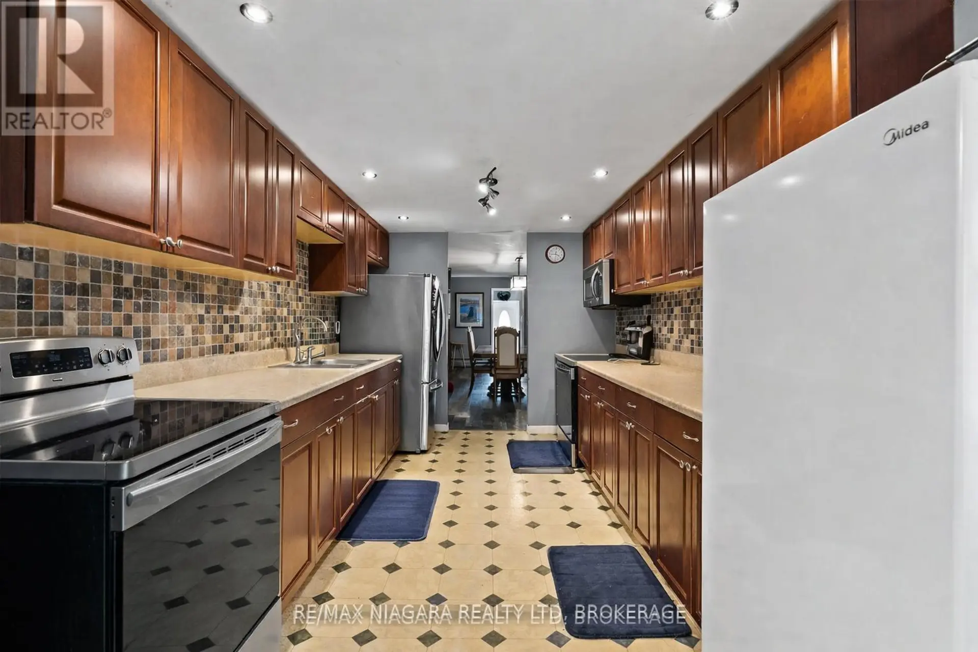 549 FERNDALE AVENUE - Image 7